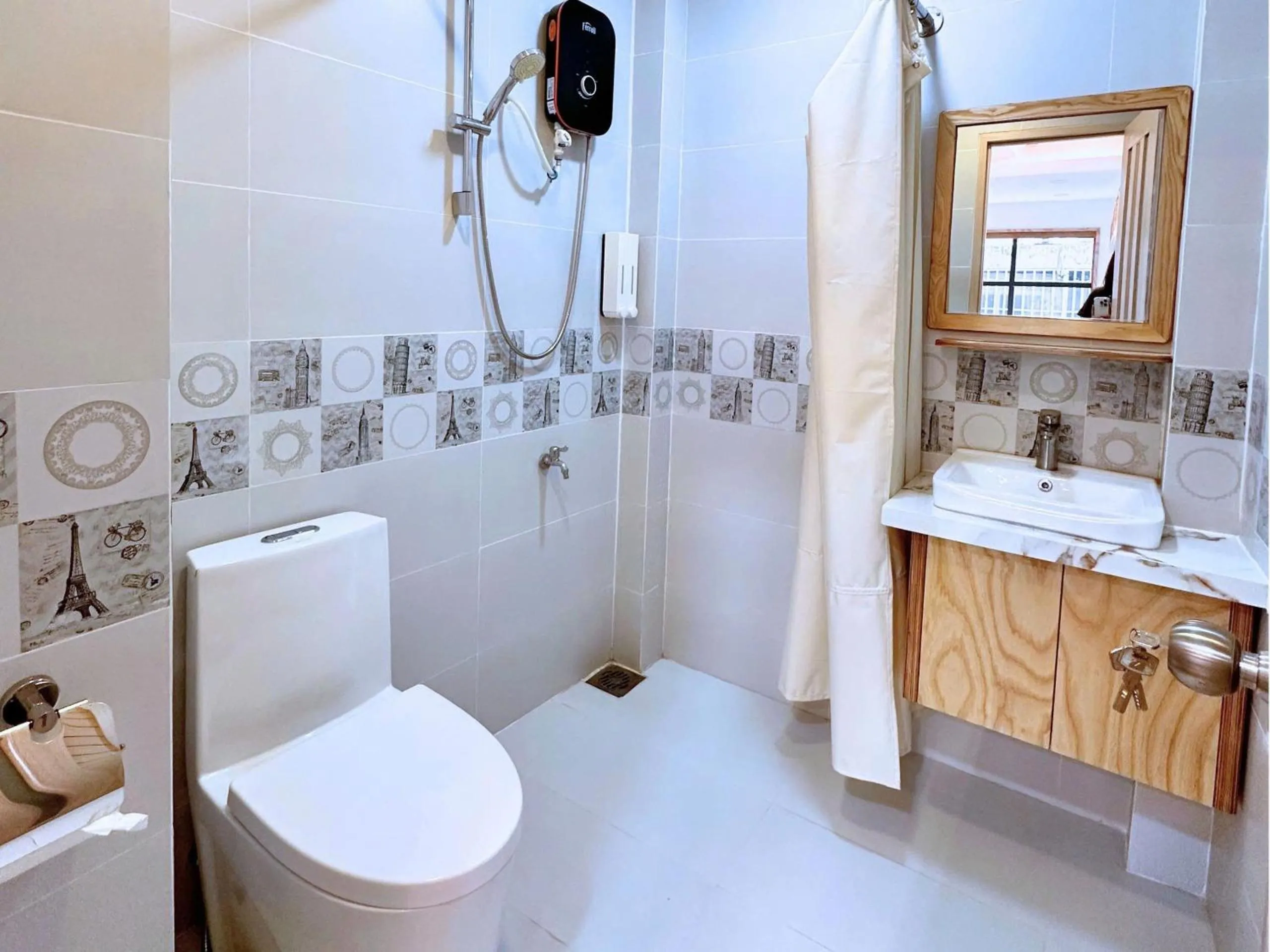 Shower in Leiden Homestay&Cafe'