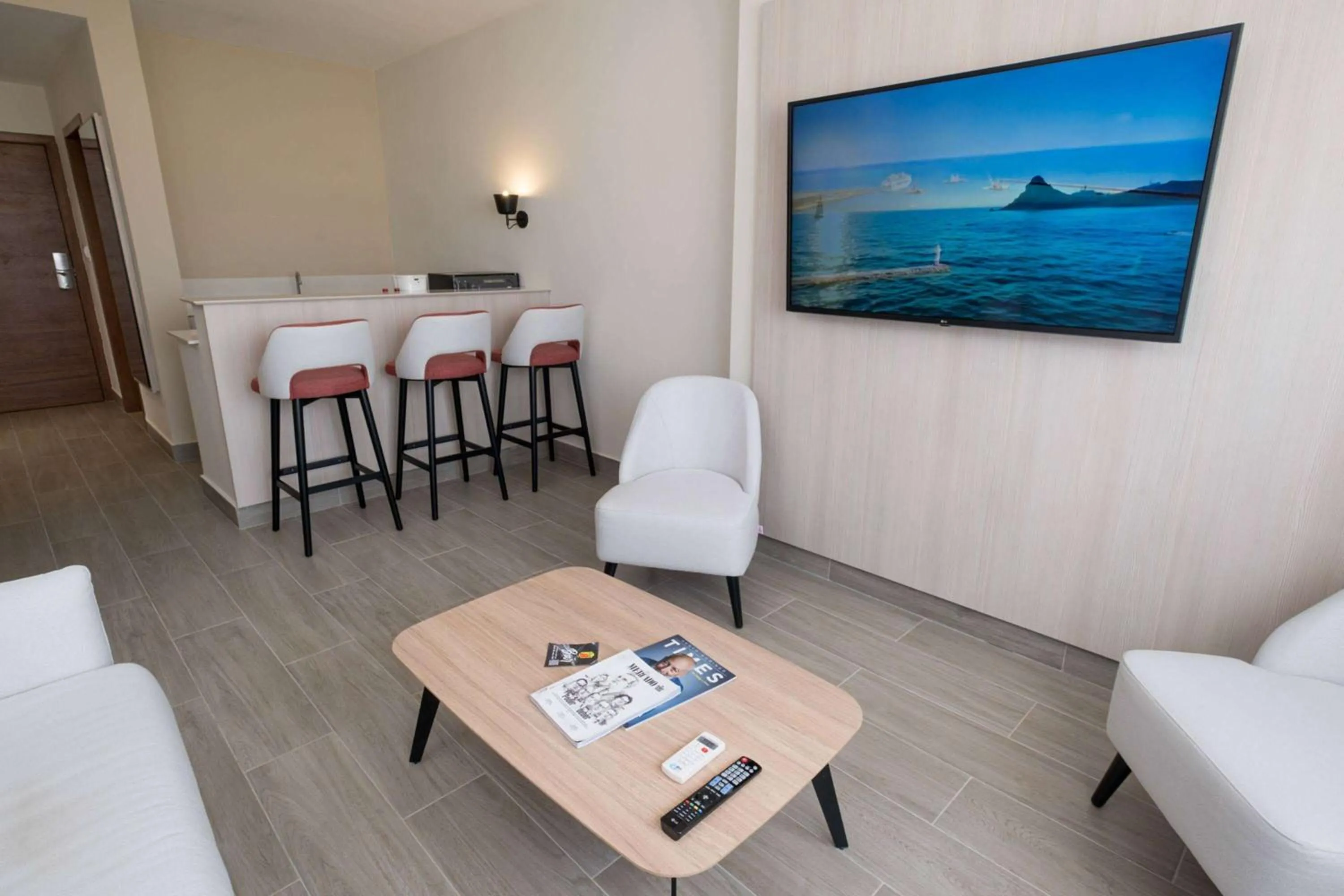 Photo of the whole room in Super 8 by Wyndham Manzanillo