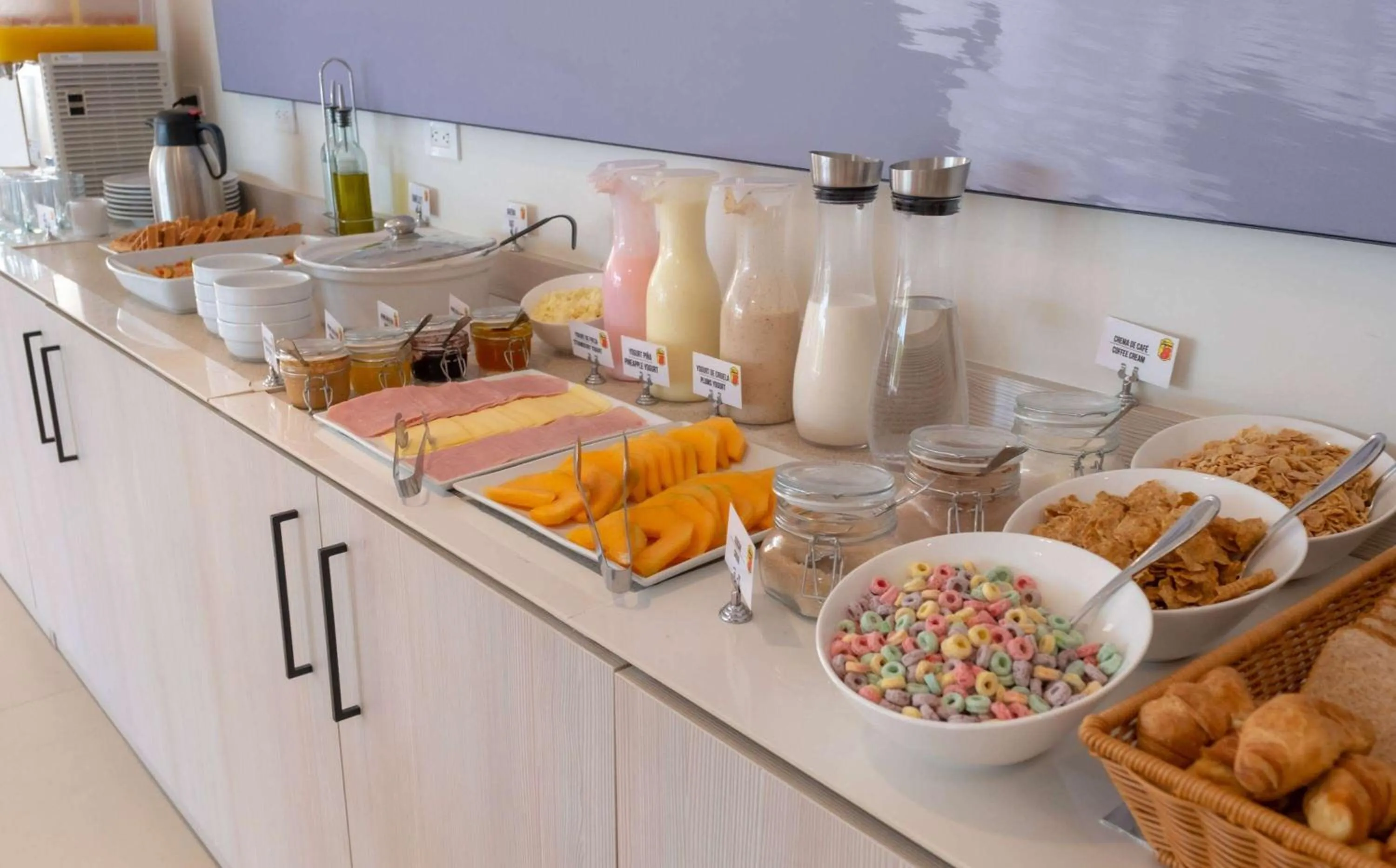 Restaurant/places to eat in Super 8 by Wyndham Manzanillo