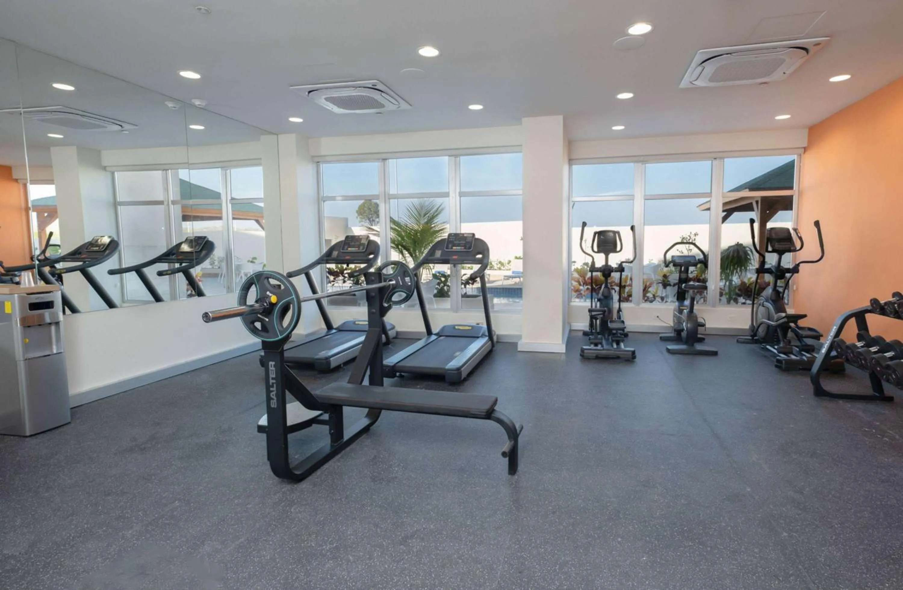 Fitness centre/facilities in Super 8 by Wyndham Manzanillo