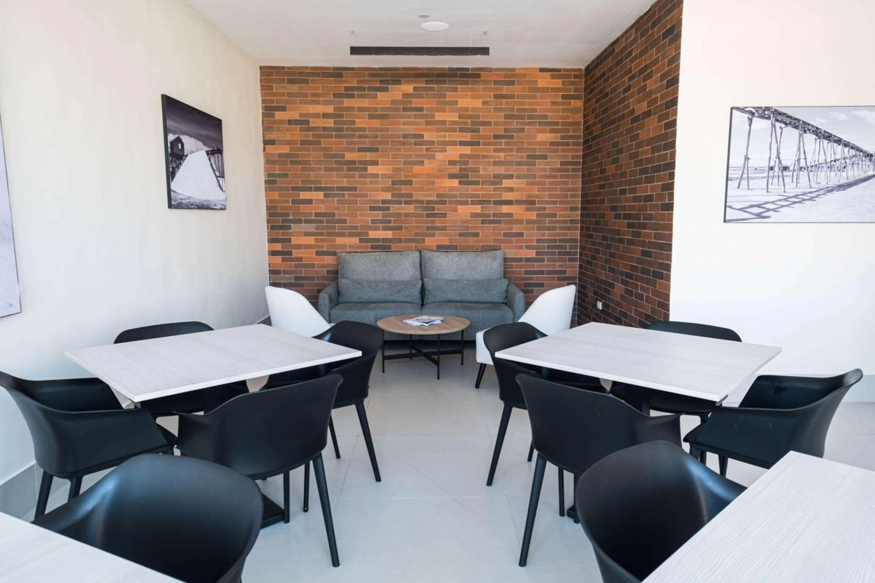 Restaurant/places to eat in Super 8 by Wyndham Manzanillo