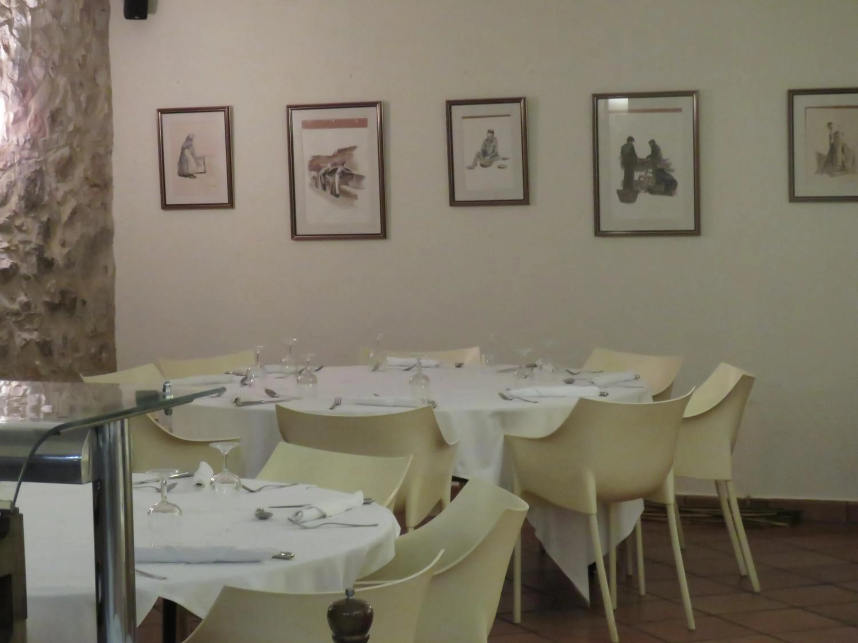 Restaurant/places to eat in Hotel Santa Anna