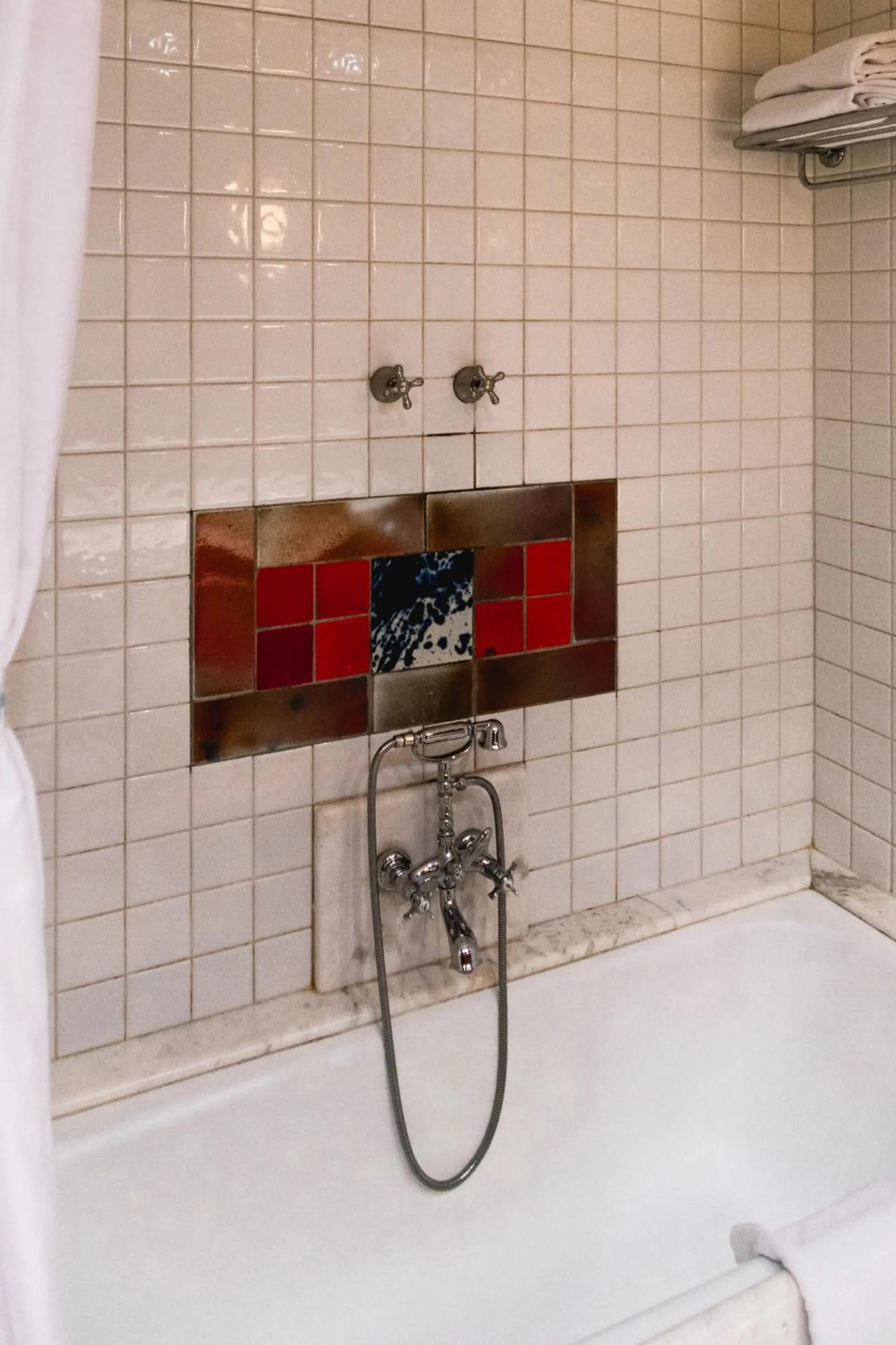 Shower in Fonda Hotel 1771