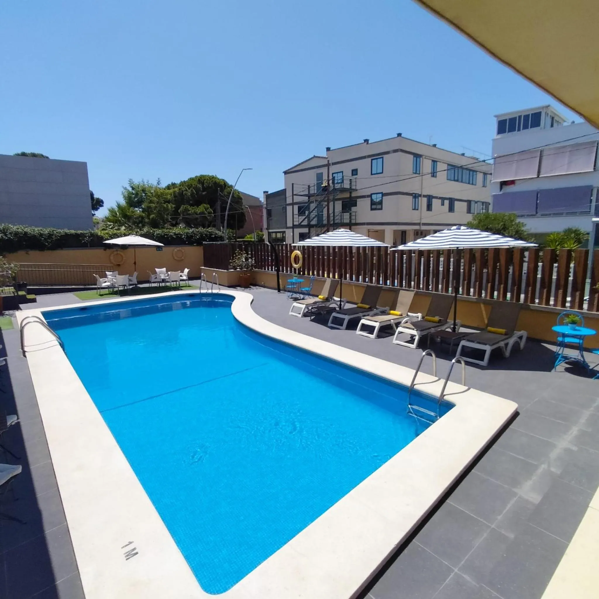 Swimming pool in Hotel 153