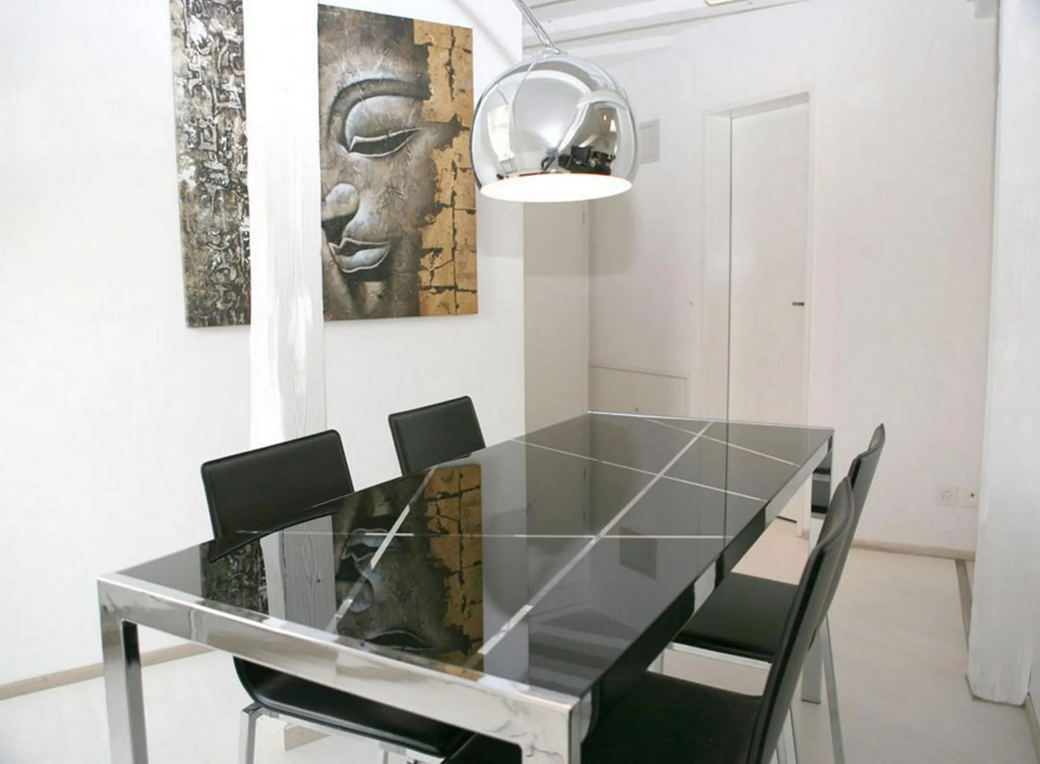 Dining area in VISIONAPARTMENTS Cramerstrasse 8-12 - contactless check-in