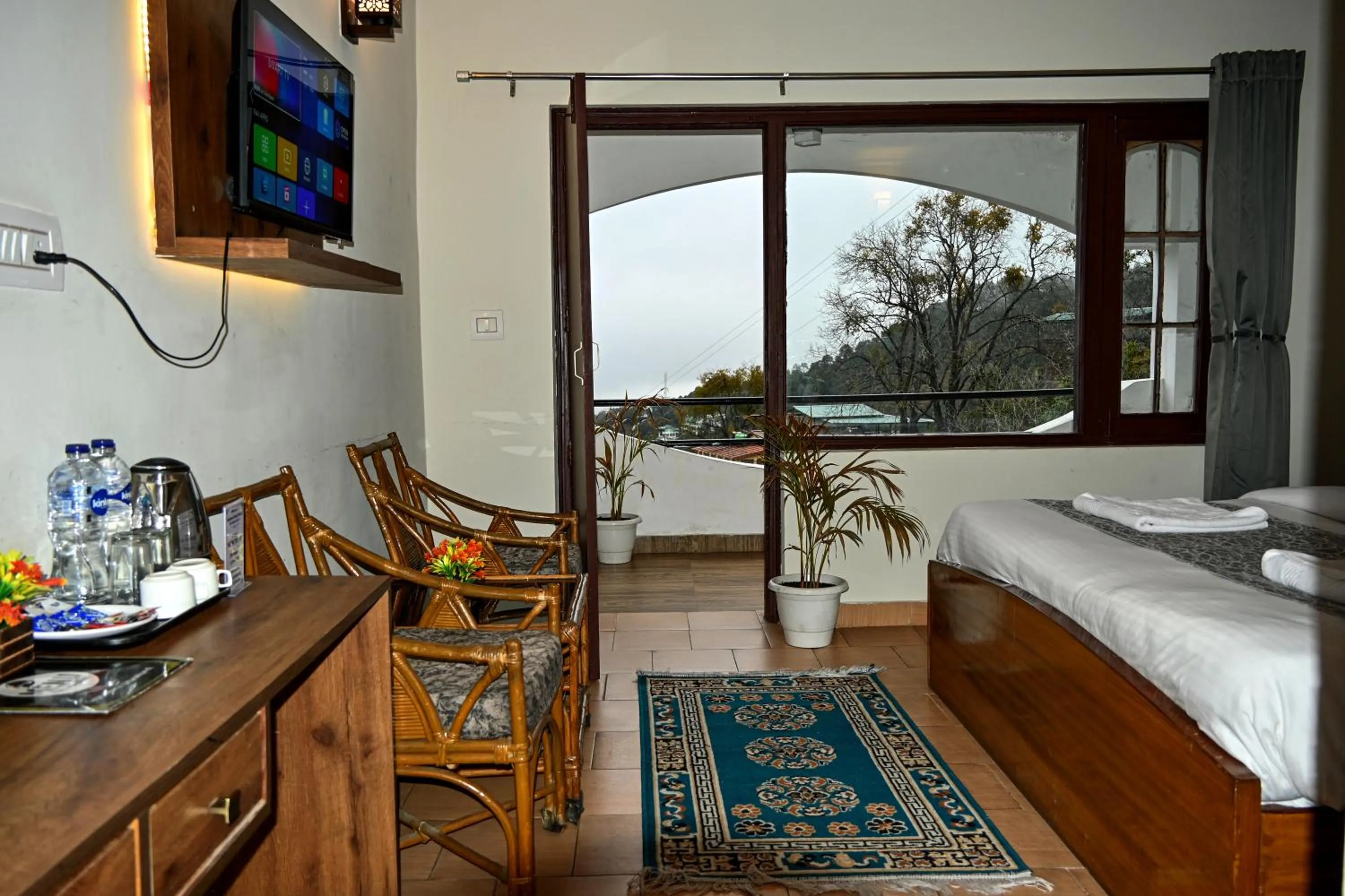 TV and multimedia, Bed in Kumaon Roop Resort Near Neem Karoli Temple