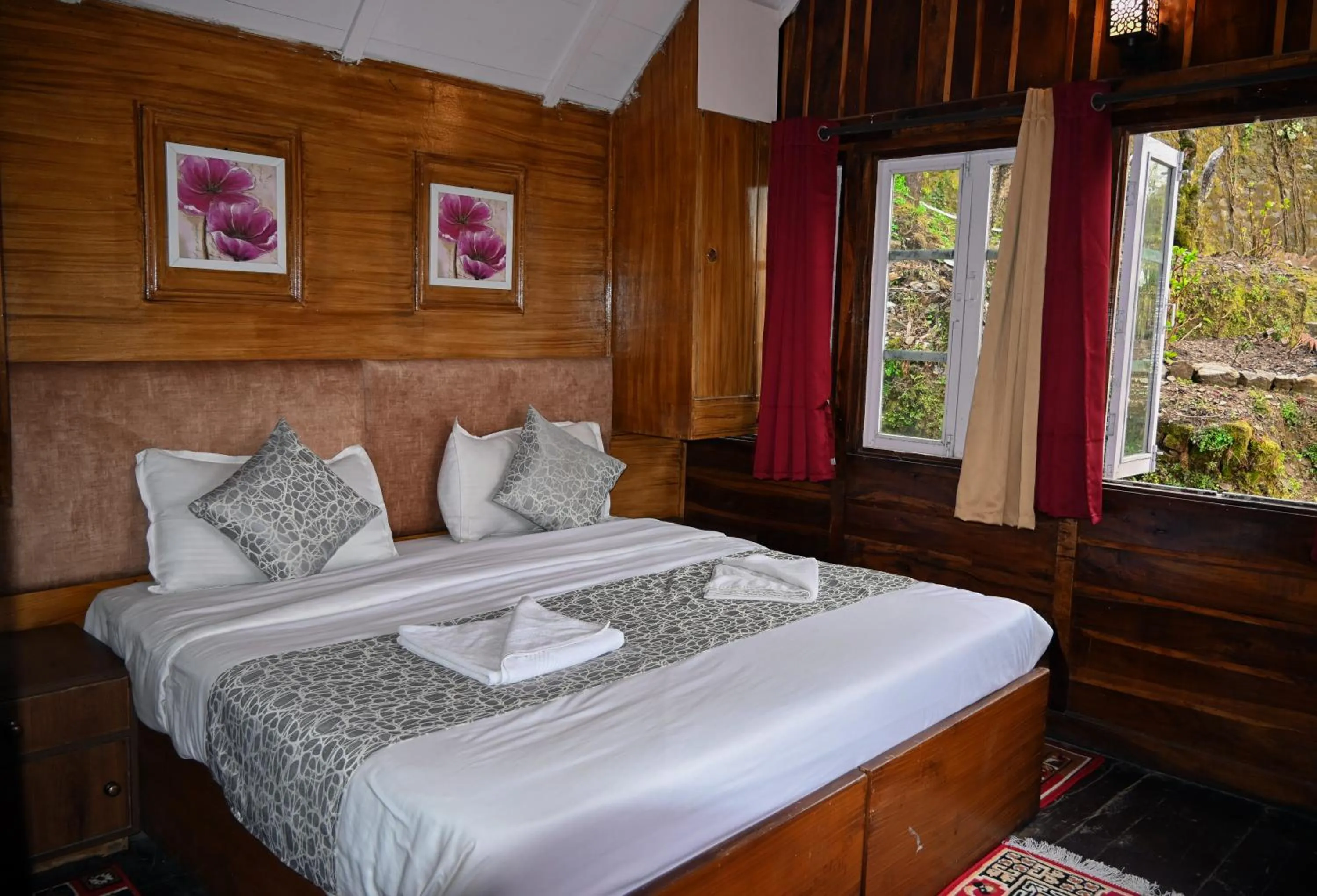 Bed in Kumaon Roop Resort Near Neem Karoli Temple