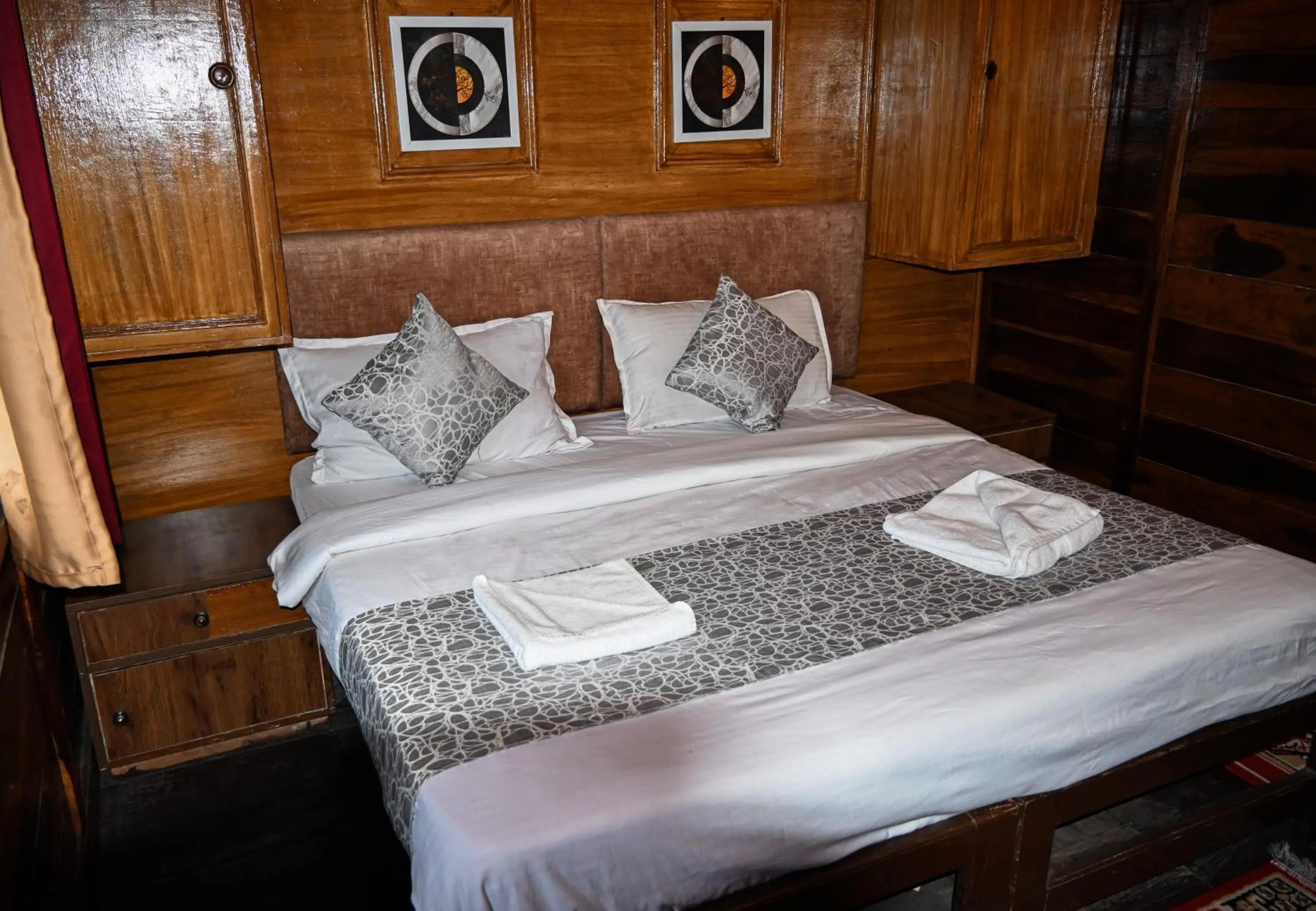 Bed in Kumaon Roop Resort Near Neem Karoli Temple