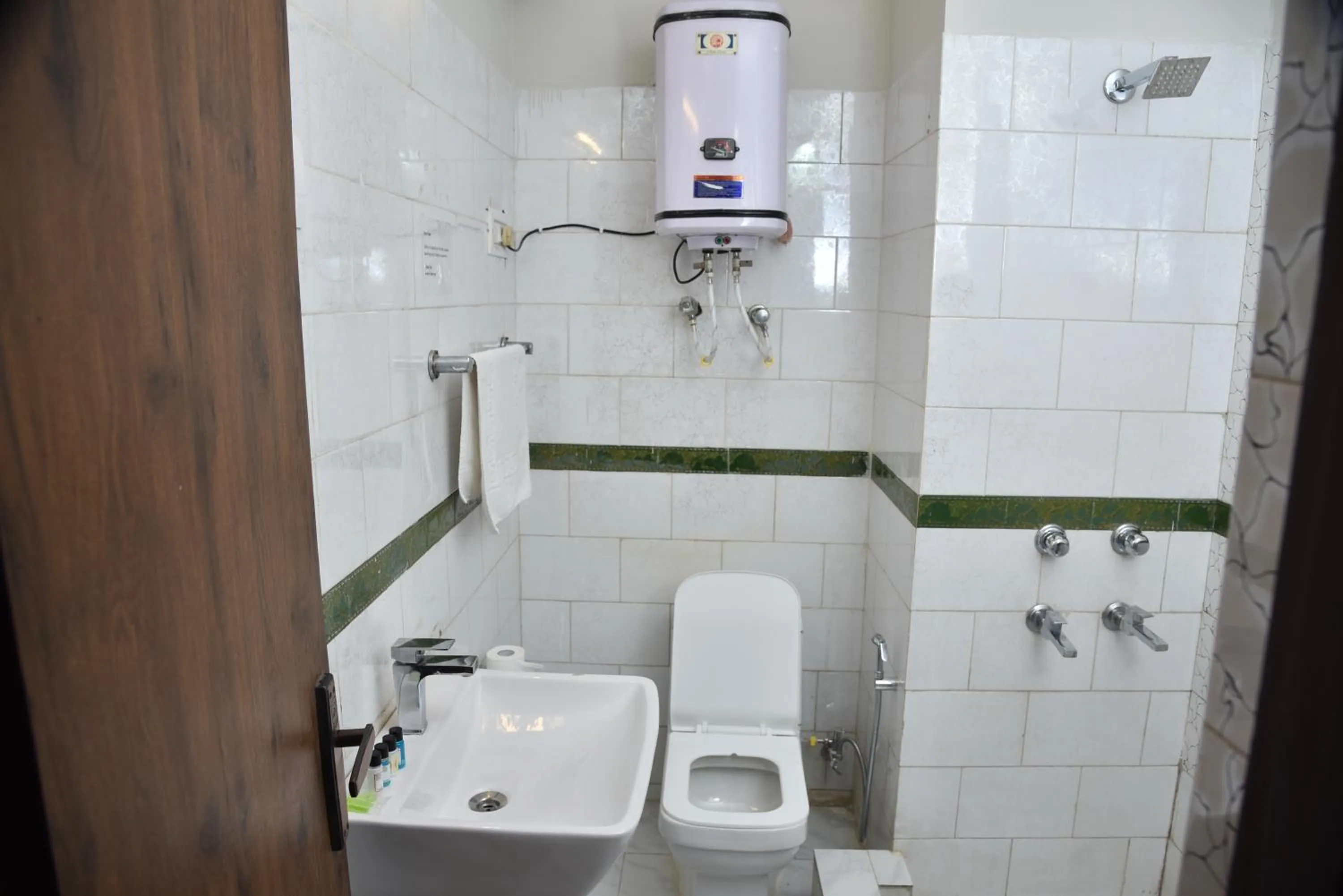 Bathroom in Kumaon Roop Resort Near Neem Karoli Temple