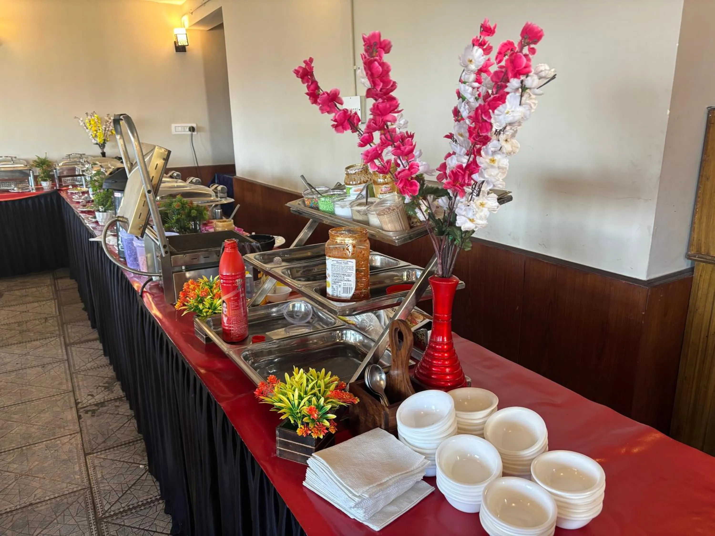 Dining area in Kumaon Roop Resort Near Neem Karoli Temple