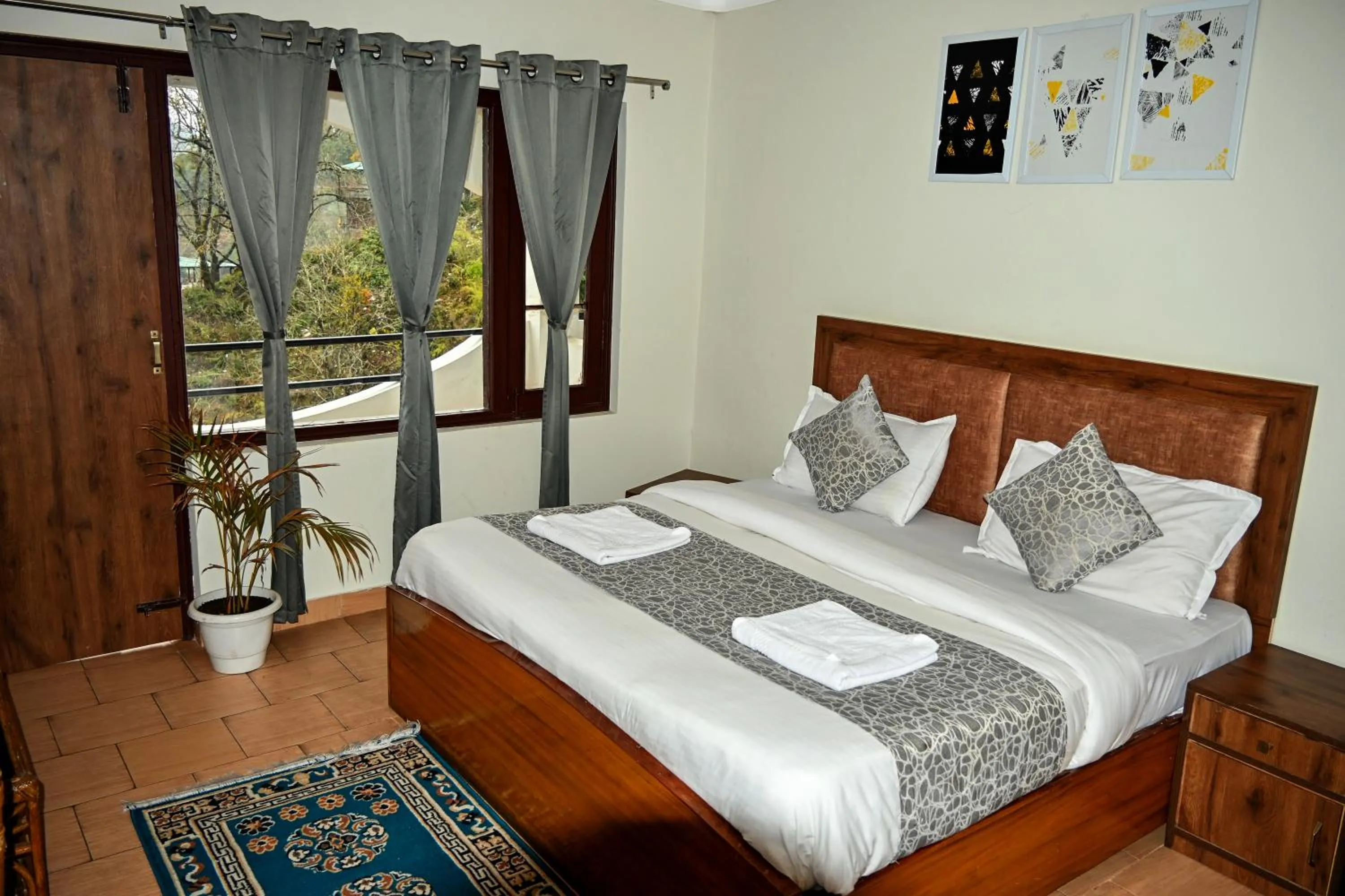 Coffee/tea facilities, Bed in Kumaon Roop Resort Near Neem Karoli Temple