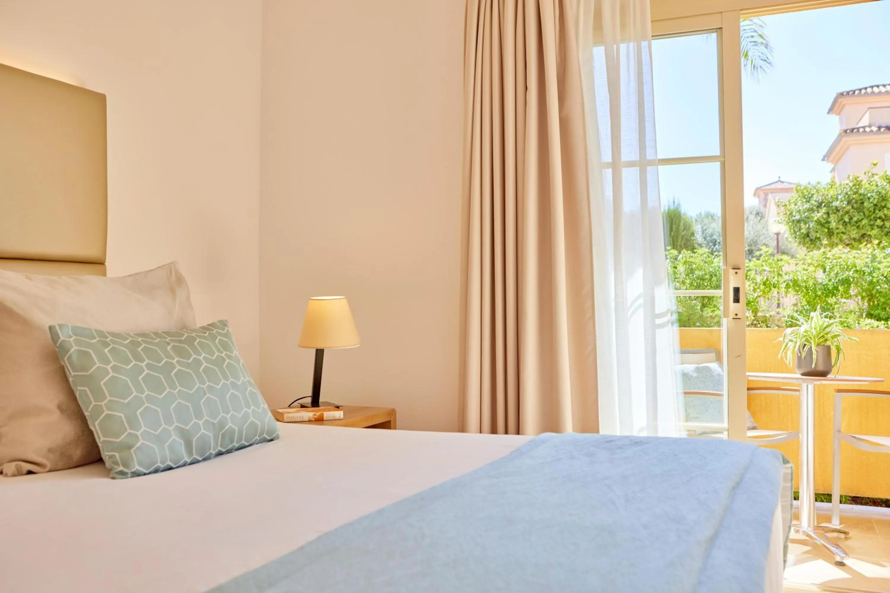 Photo of the whole room, Bed in Zafiro Mallorca & Spa