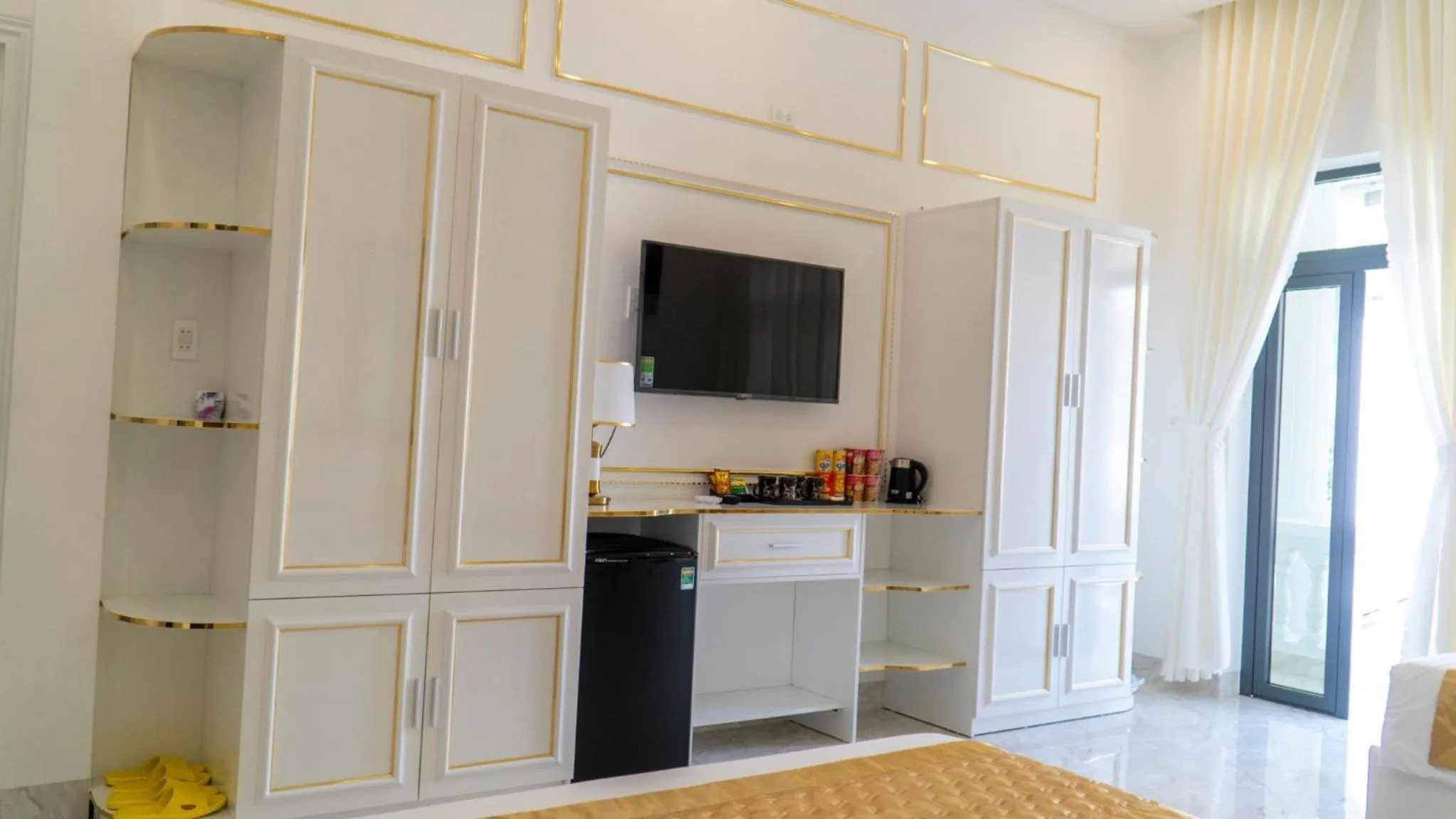 furniture in Paradise Hotel & Homestay access alley 100m