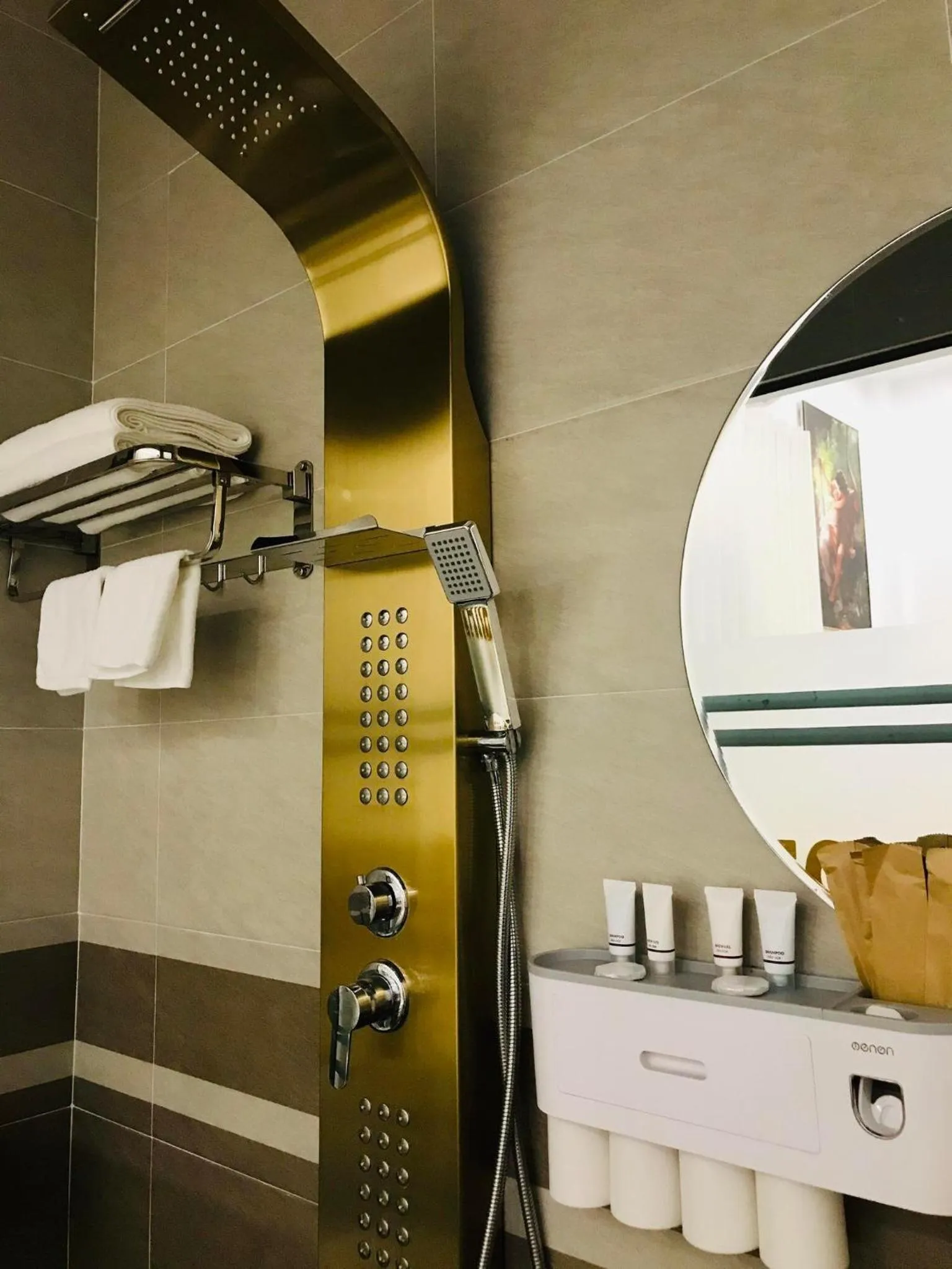 Paradise Hotel & Homestay access alley 100m