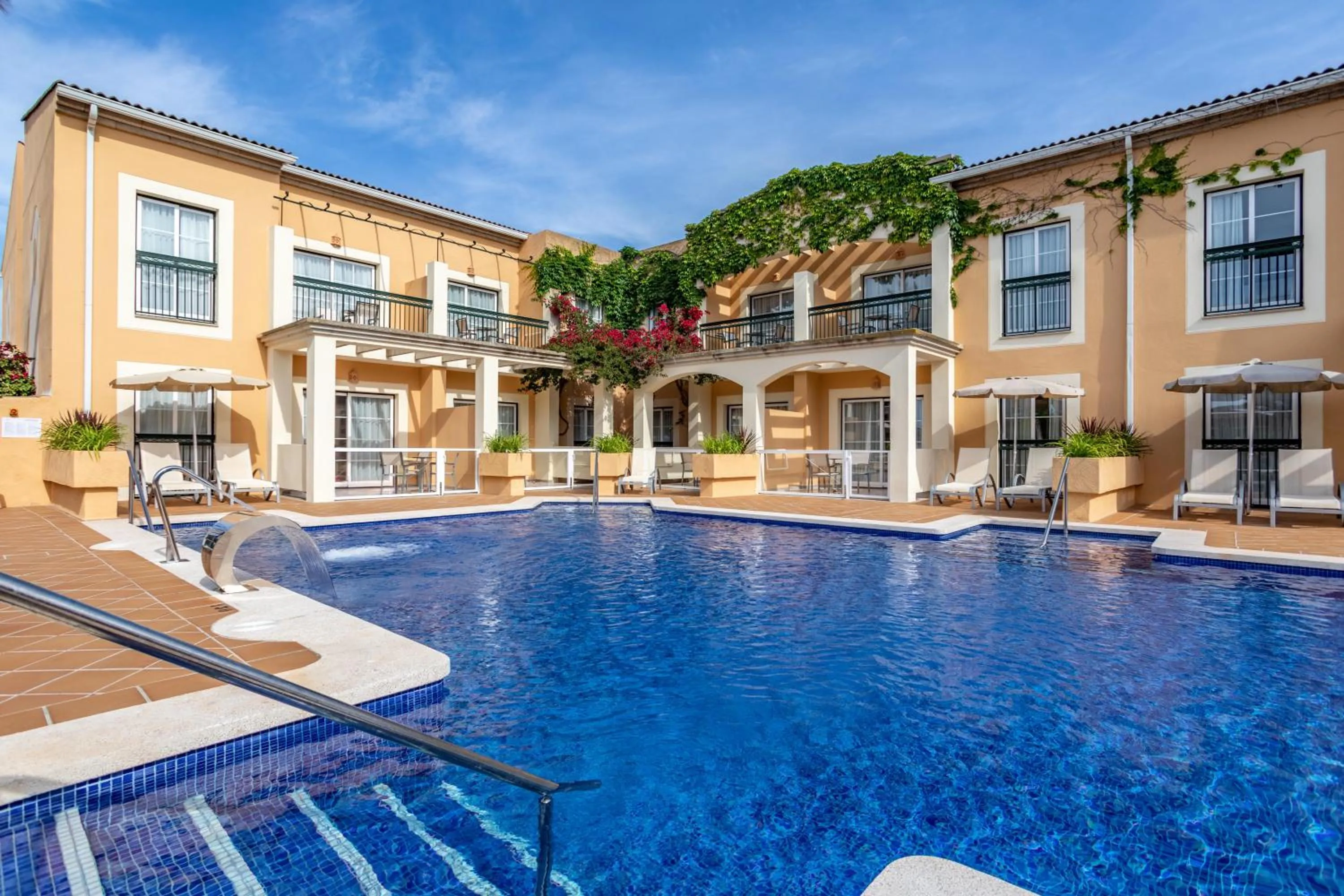 Swimming pool in Zafiro Menorca