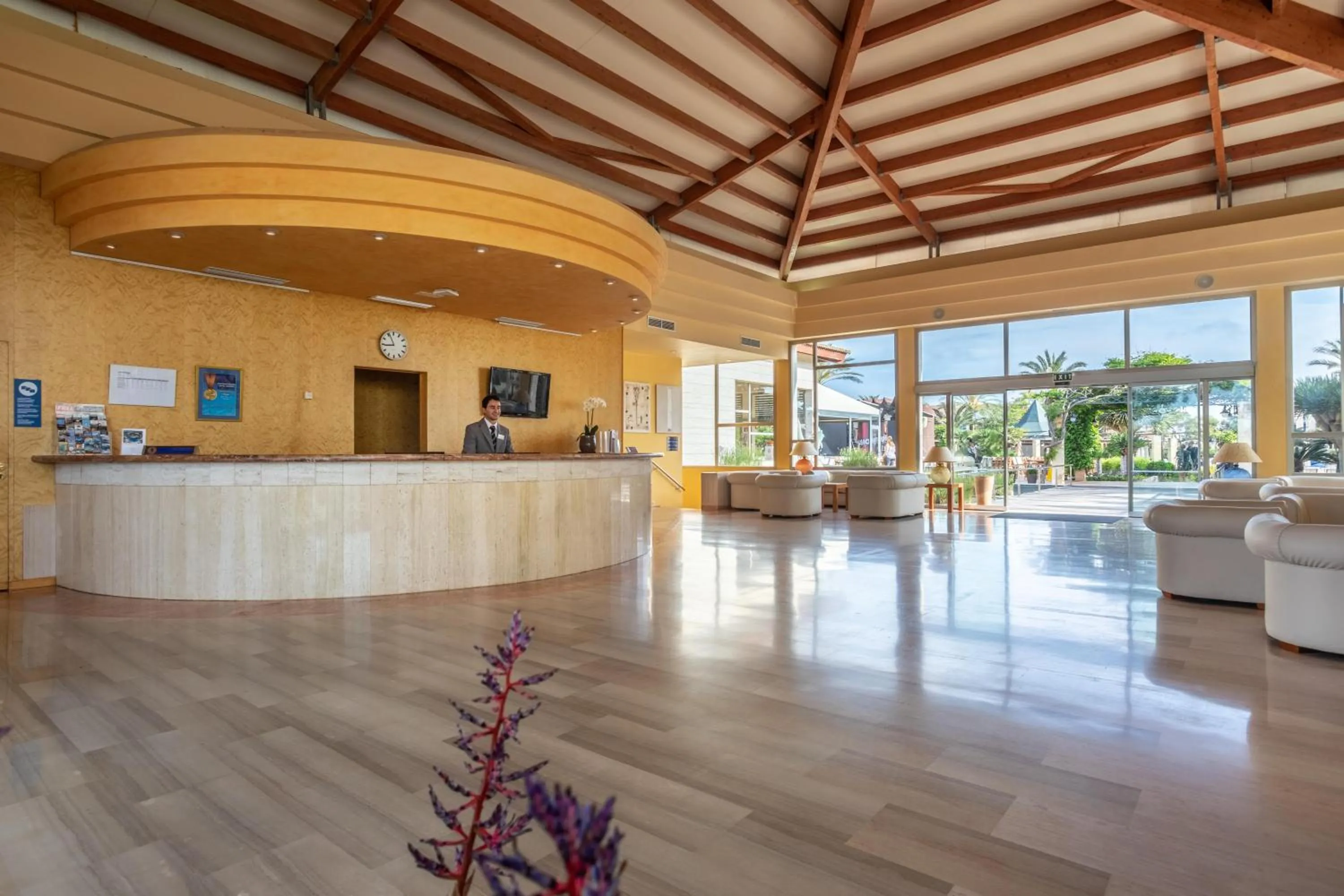 Lobby or reception in Zafiro Menorca
