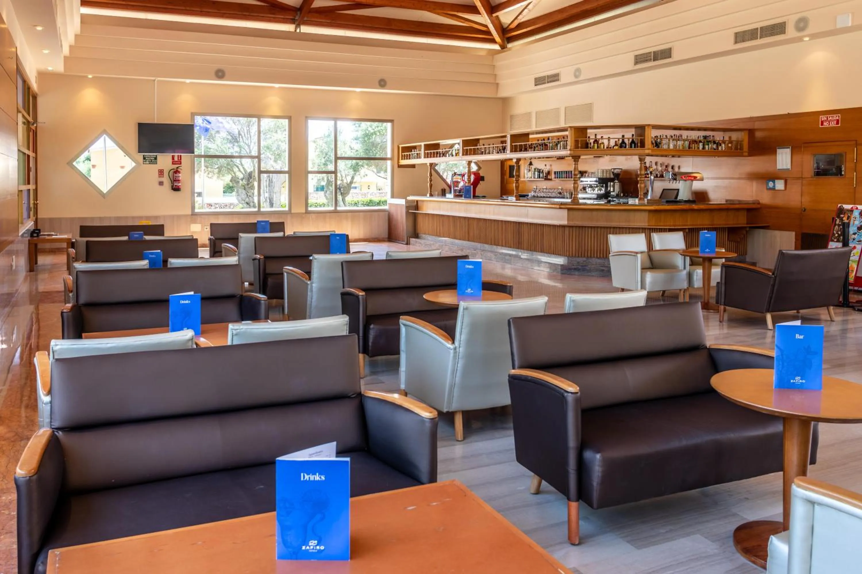 Lounge or bar in Zafiro Menorca