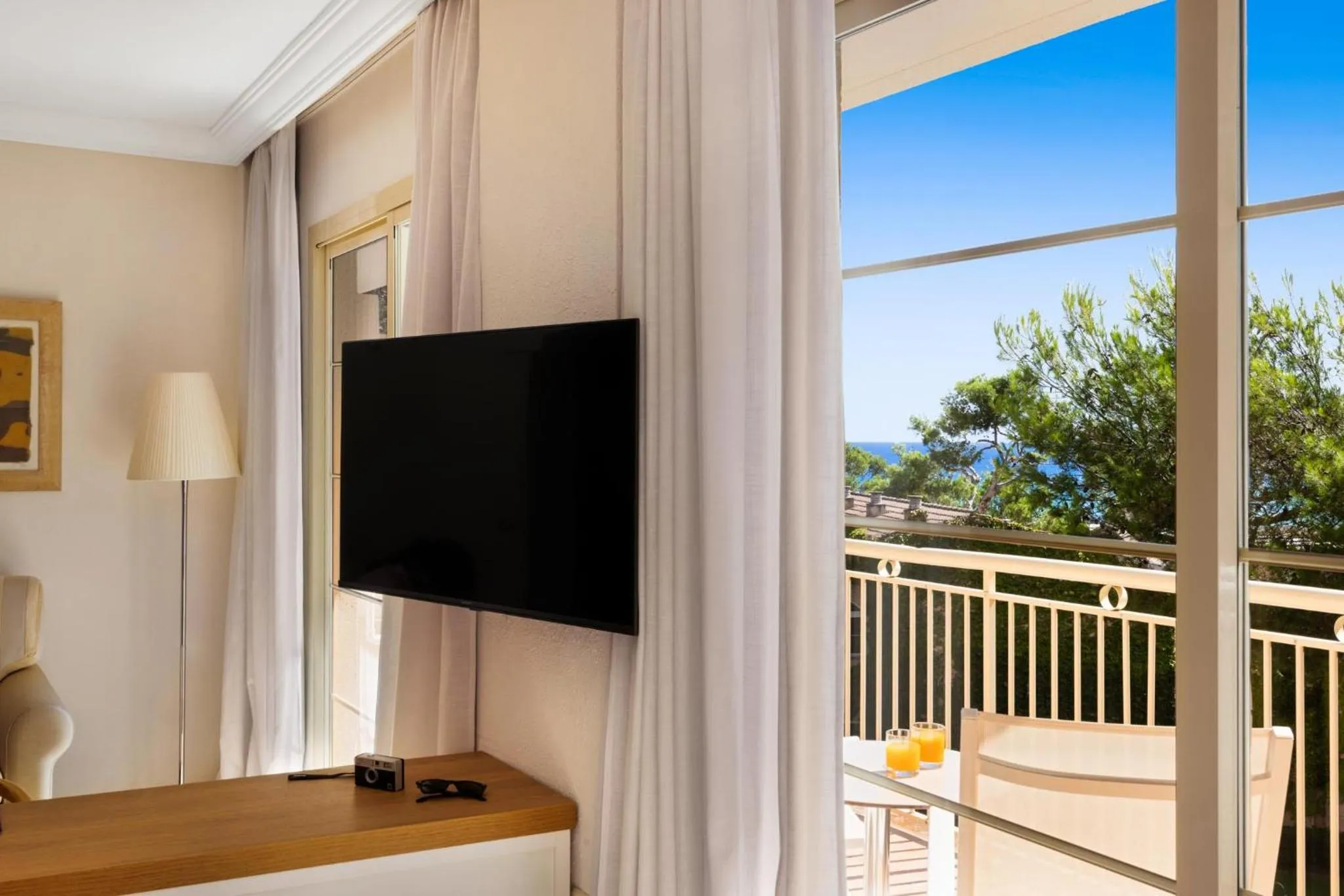 Communal lounge/ TV room in VIVA Cala Mesquida Suites & Spa Adults Only 16