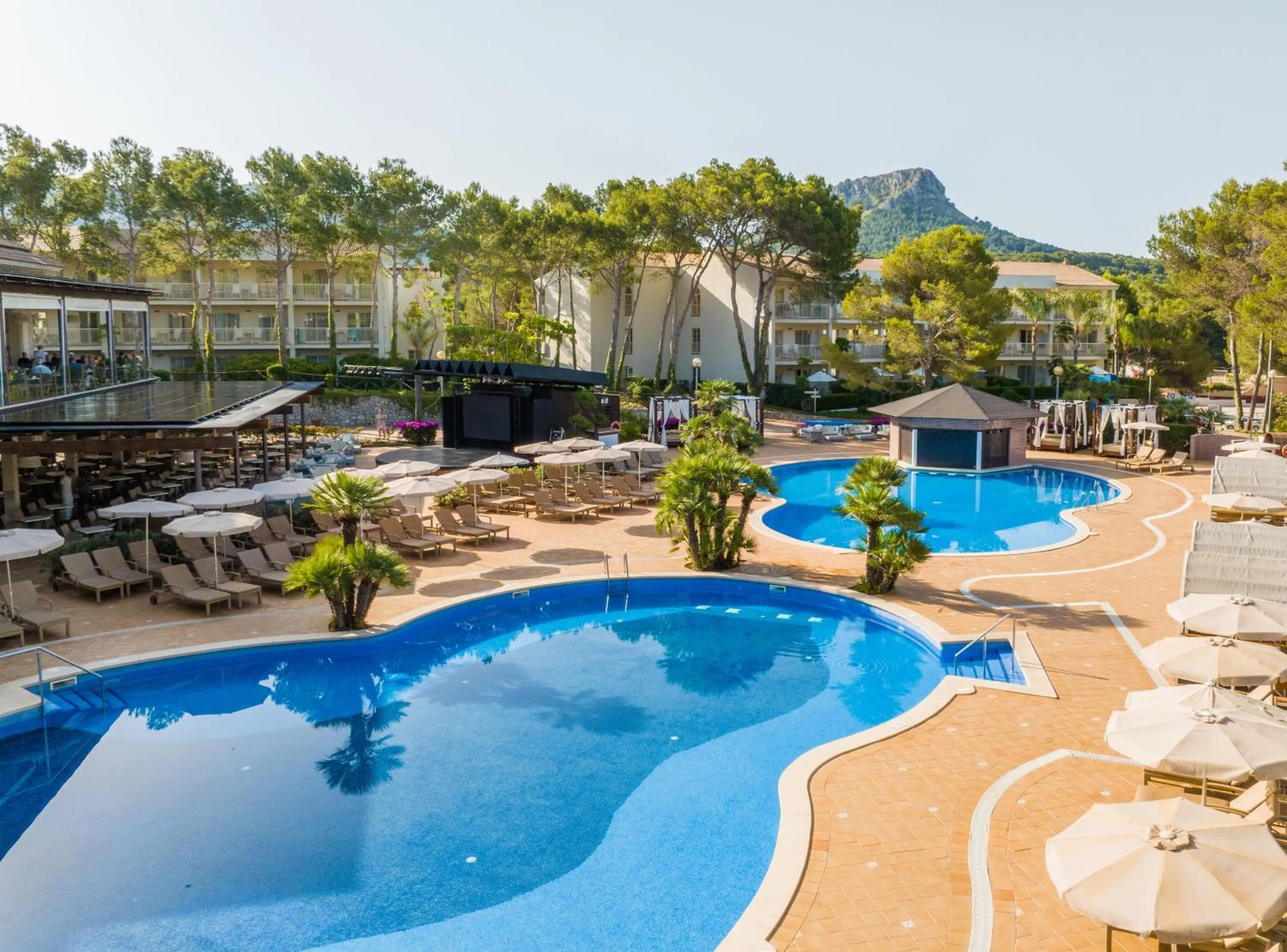 Swimming pool in VIVA Cala Mesquida Suites & Spa Adults Only 16
