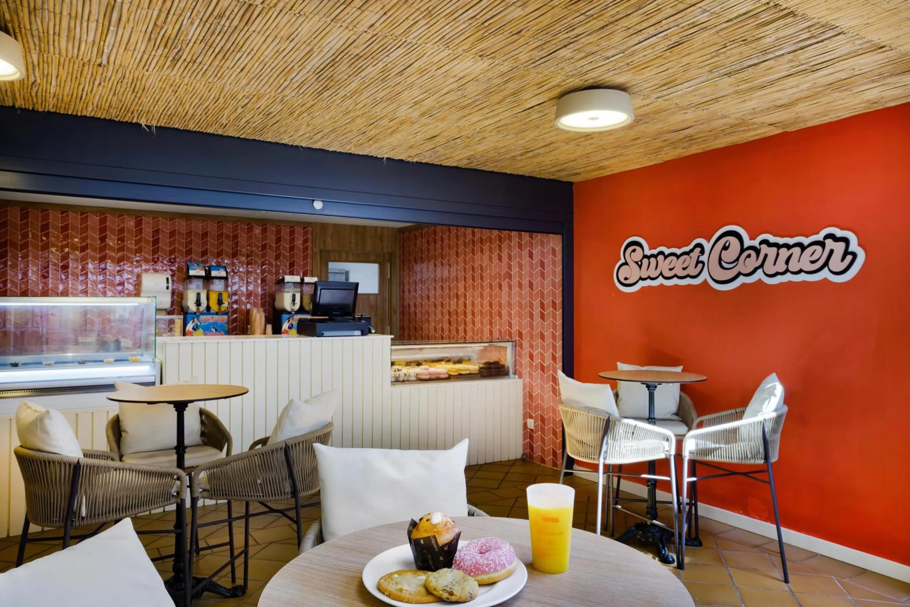 Lounge or bar in VIVA Cala Mesquida Resort & Spa