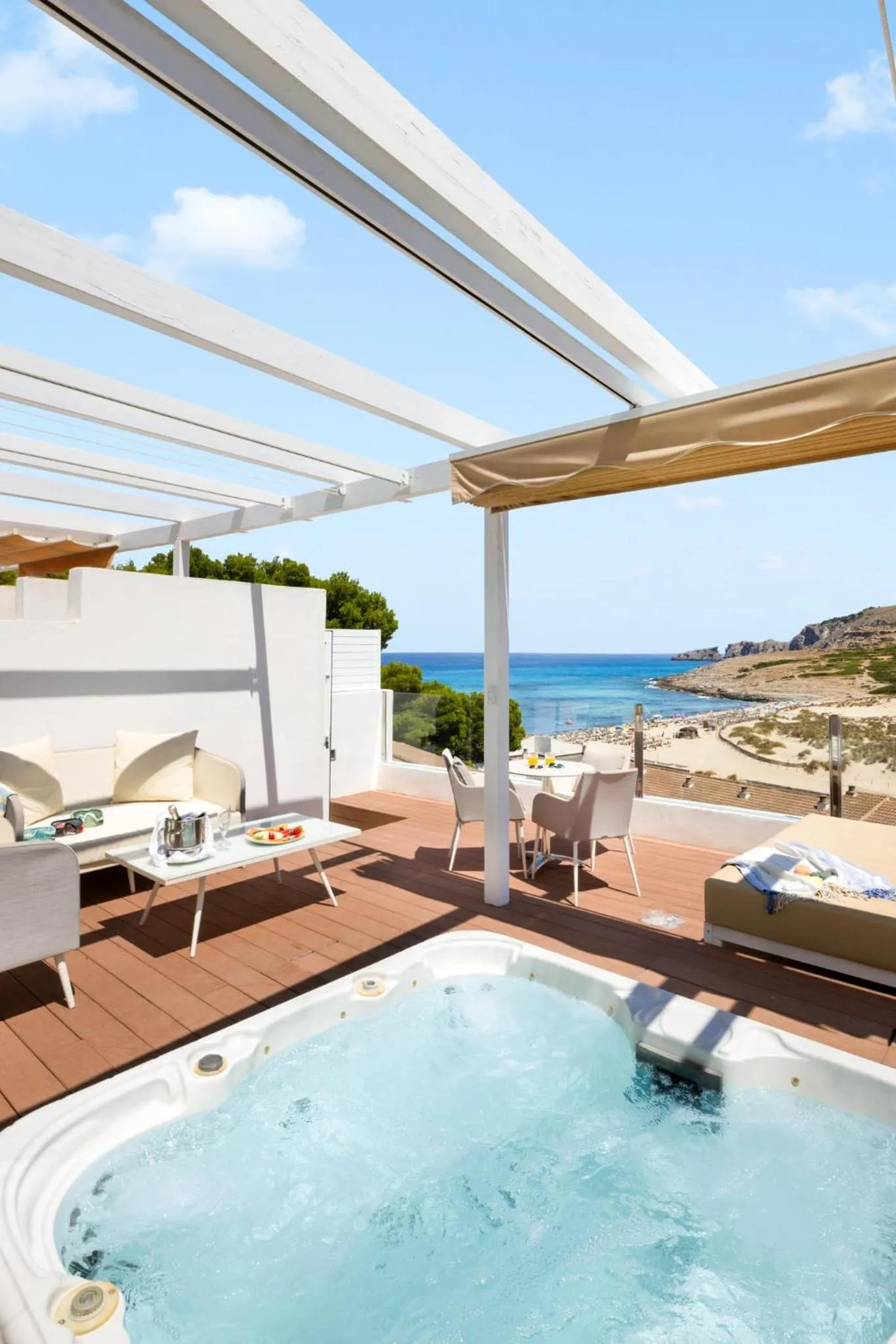 Hot Tub in VIVA Cala Mesquida Resort & Spa