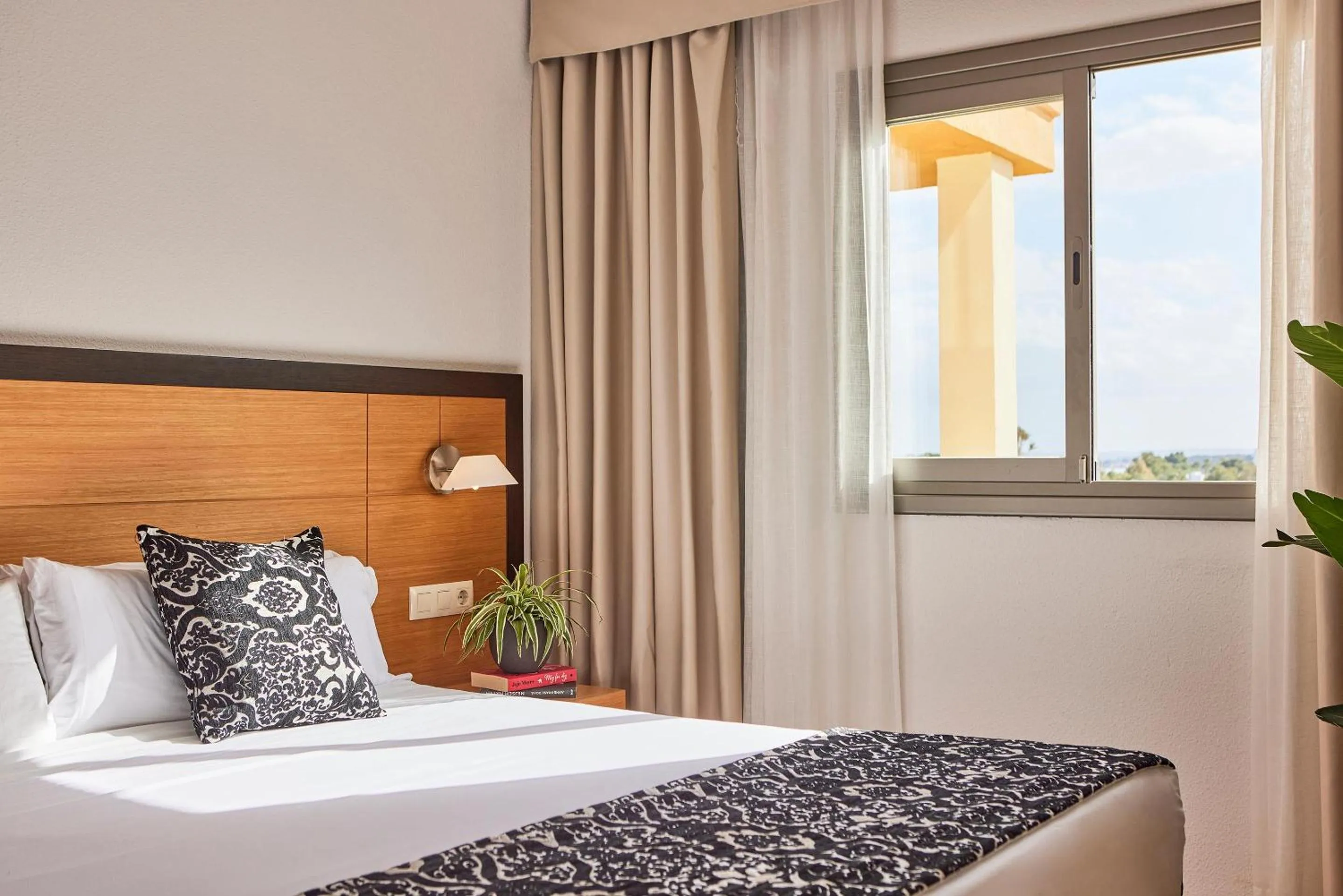 Photo of the whole room, Bed in Zafiro Tropic