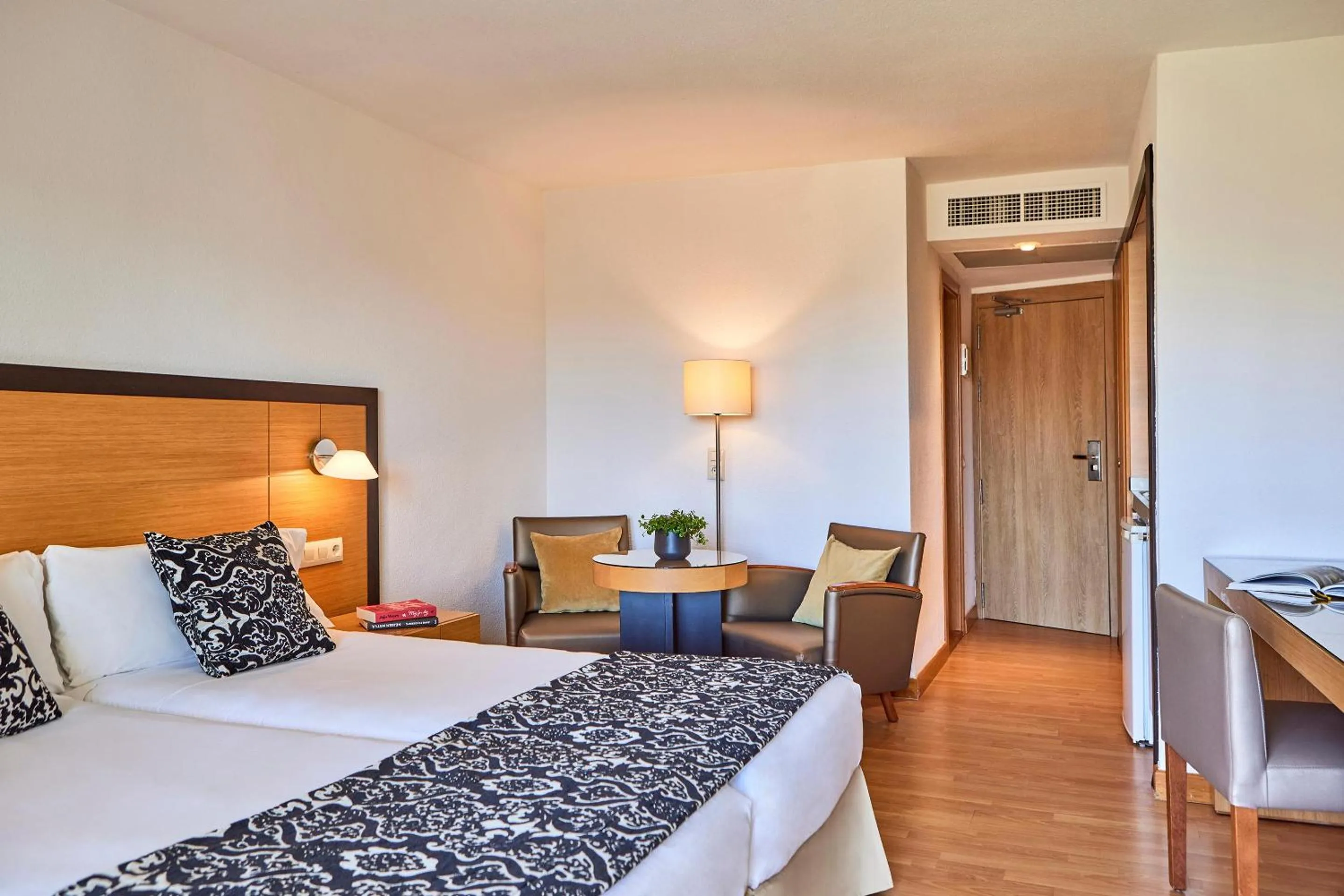 Photo of the whole room, Bed in Zafiro Tropic