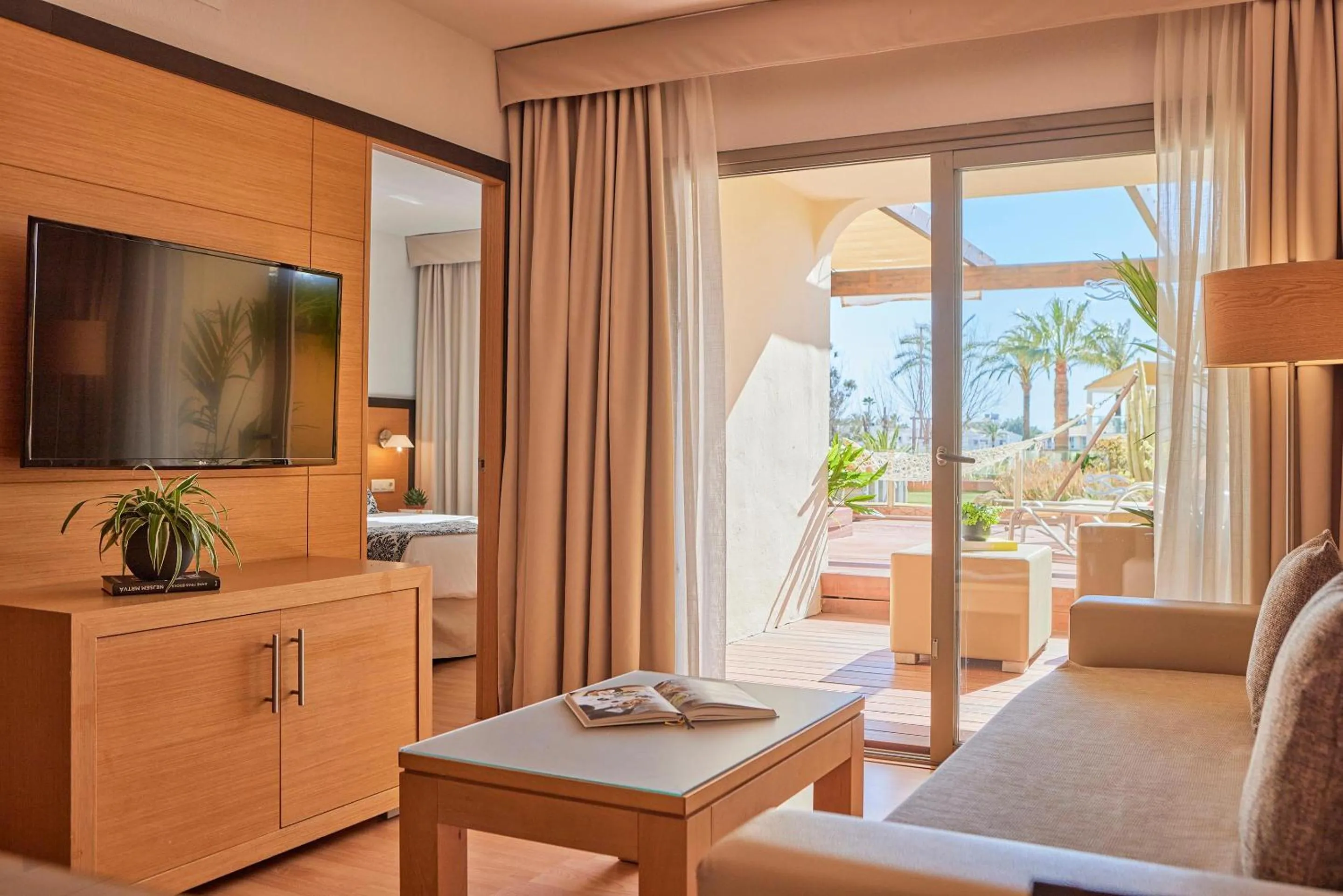 Photo of the whole room in Zafiro Tropic