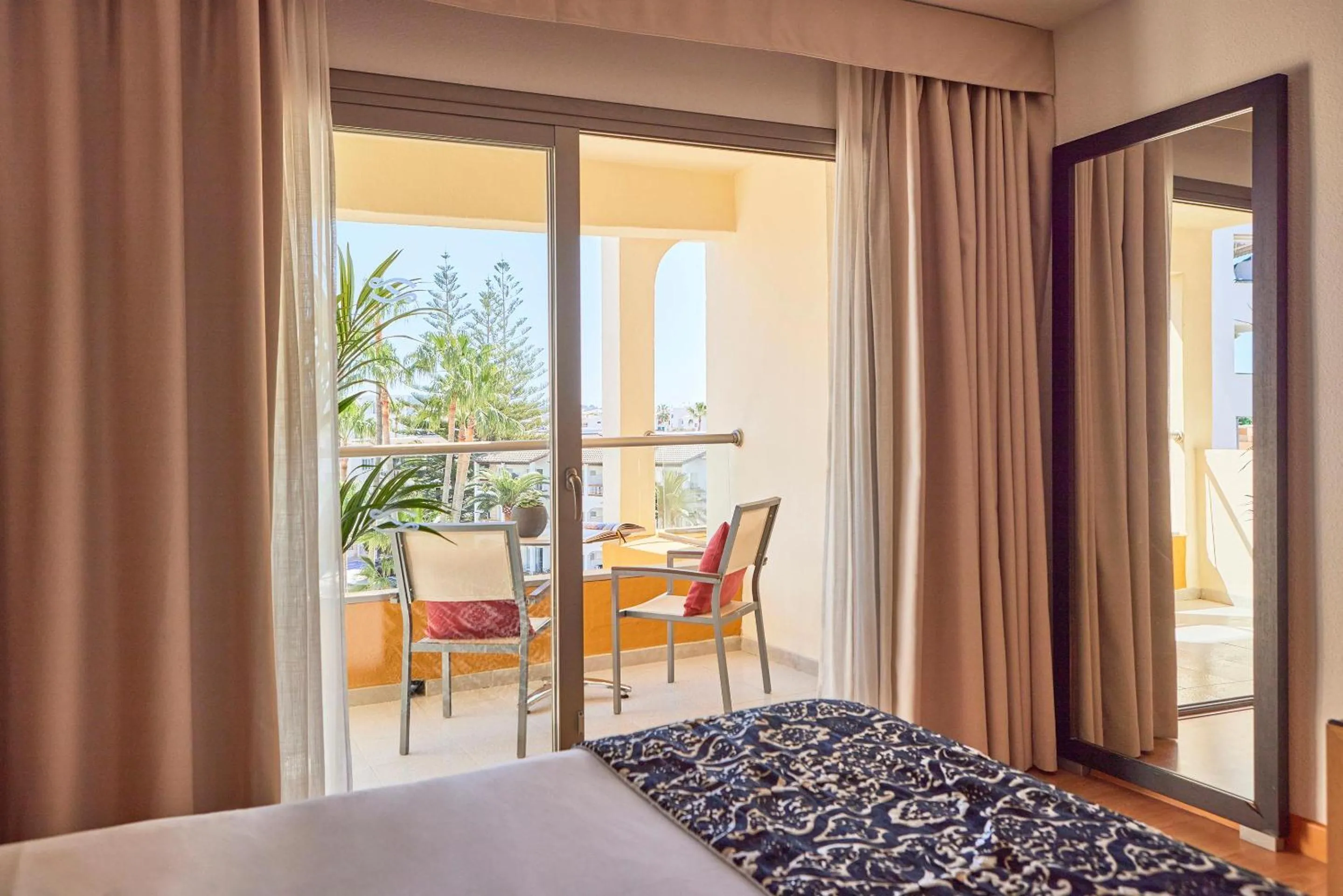 Photo of the whole room, Bed in Zafiro Tropic