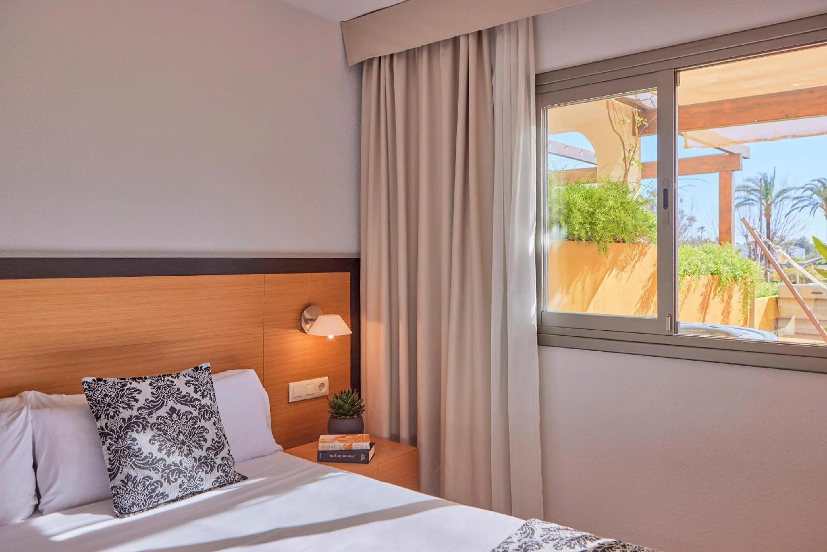 Photo of the whole room, Bed in Zafiro Tropic