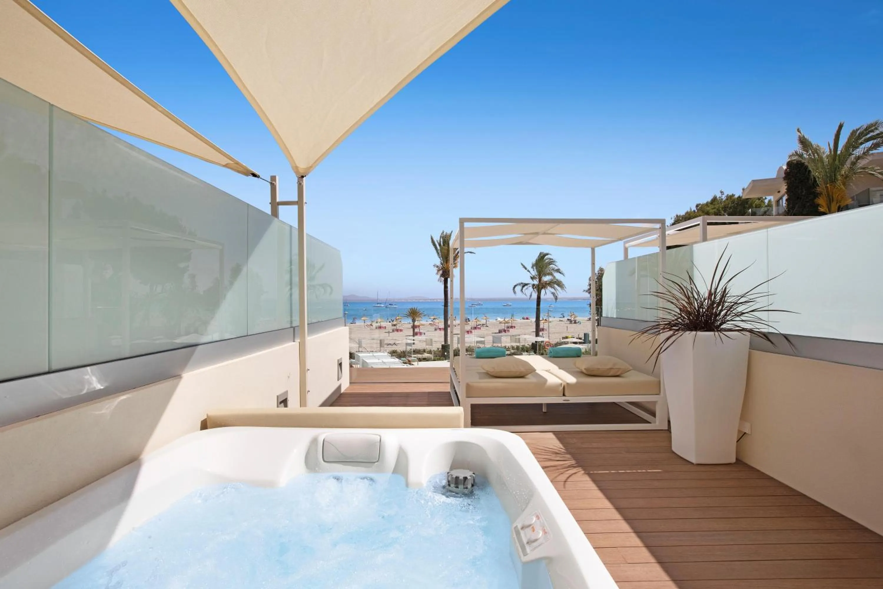 Photo of the whole room in VIVA Golf Adults Only 18+