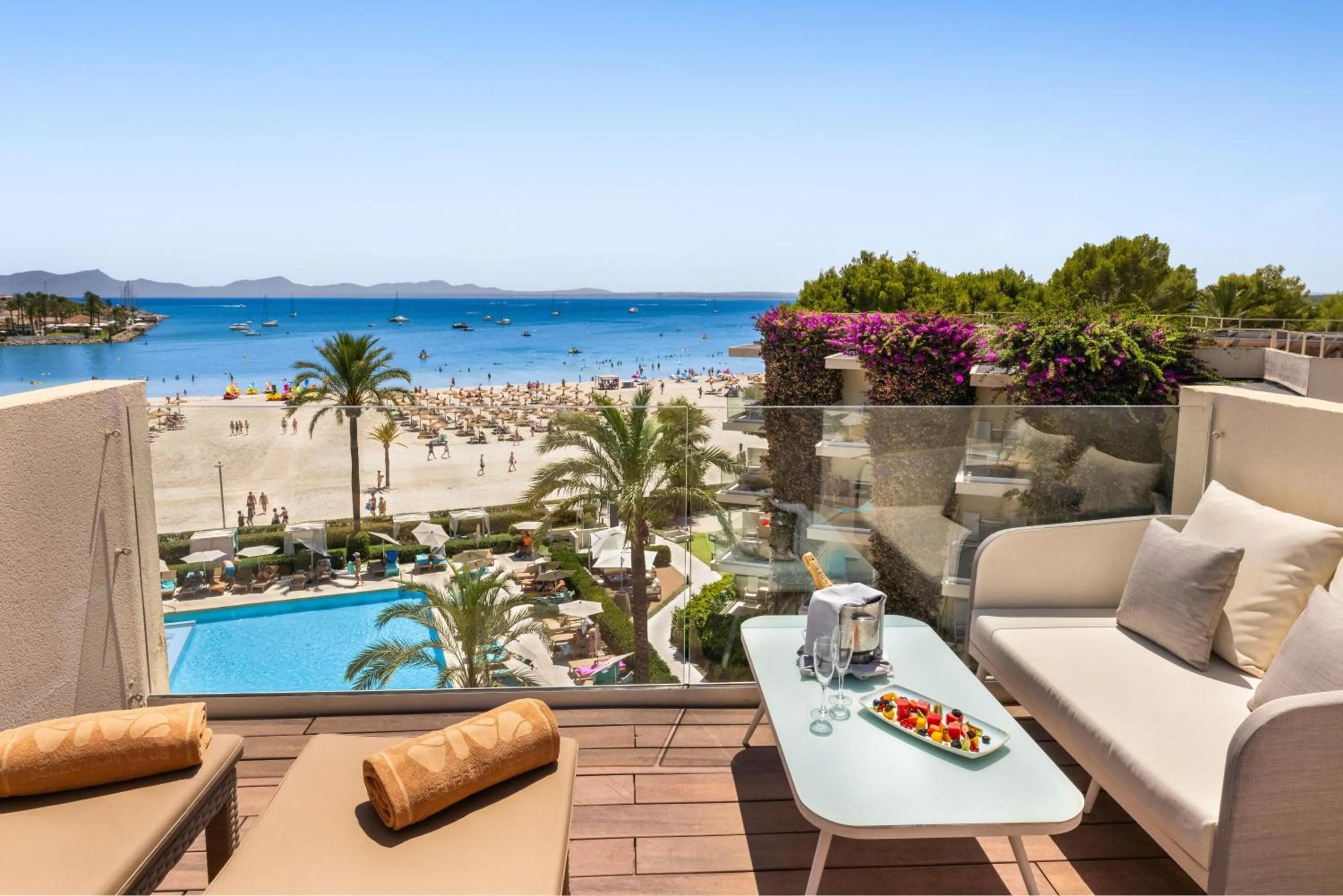 Photo of the whole room in VIVA Golf Adults Only 18+