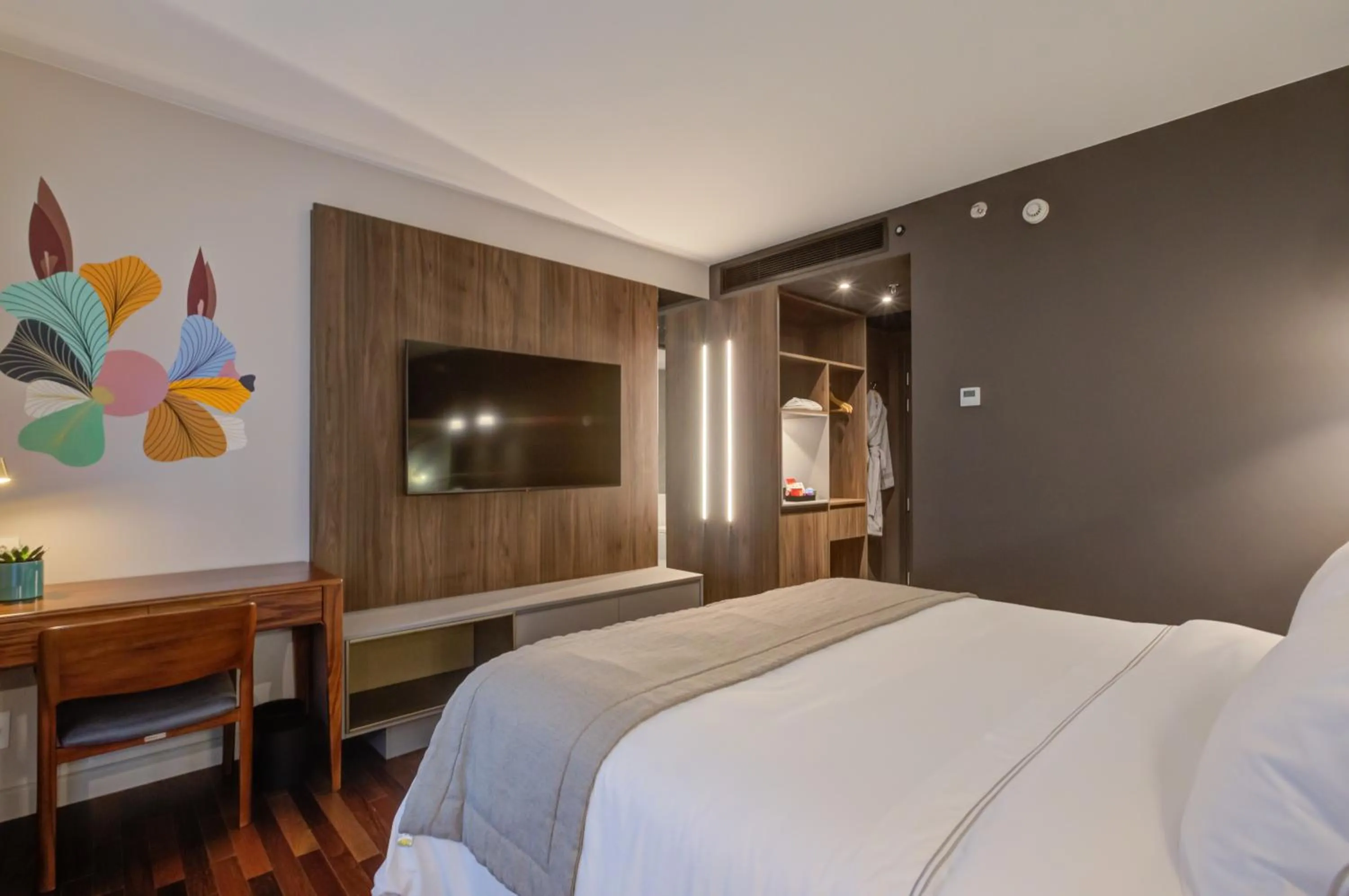 TV and multimedia, Bed in Qoya São Paulo Paulista, Curio Collection by Hilton