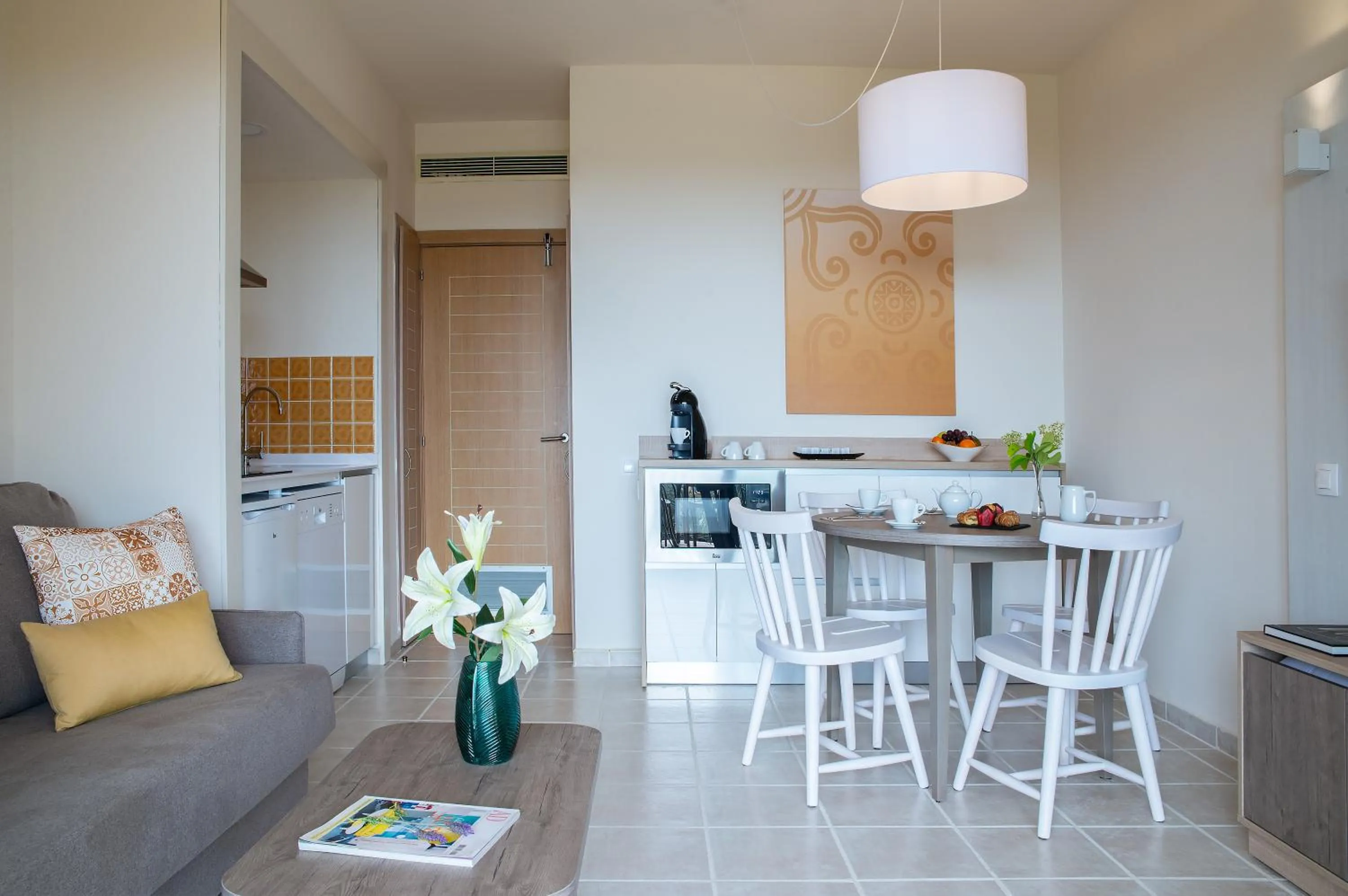 Kitchen or kitchenette in Pierre & Vacances Resort Bonavista de Bonmont