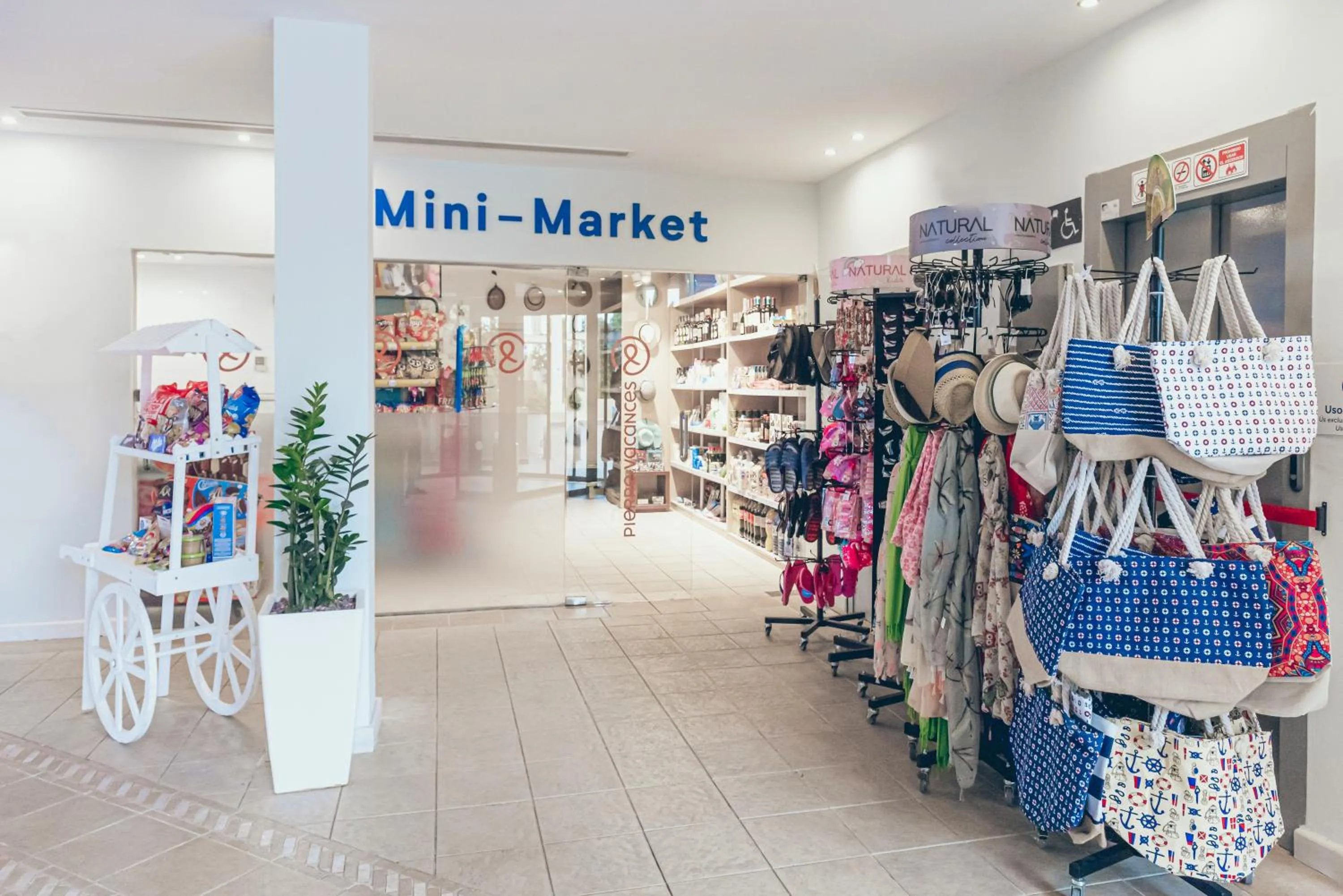 On-site shops in Pierre & Vacances Resort Bonavista de Bonmont