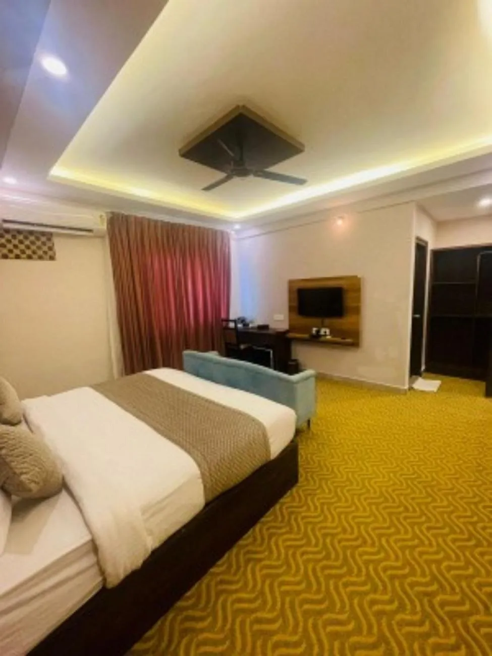 TV and multimedia, Bed in VOVO HOTELS