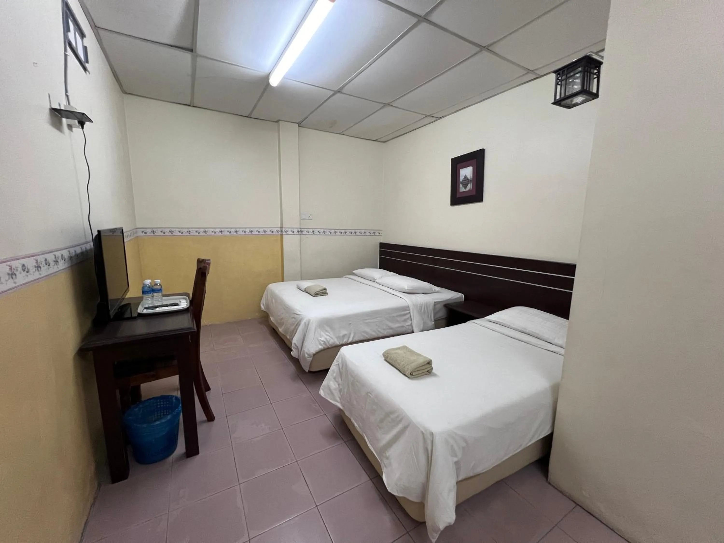 Bed in Seri Kemaman Inn, Chukai Terengganu