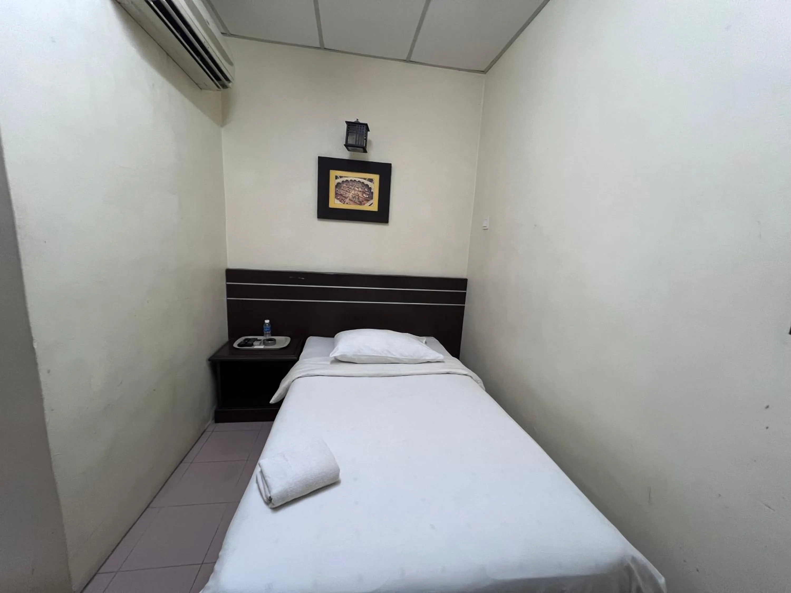 Bed in Seri Kemaman Inn, Chukai Terengganu