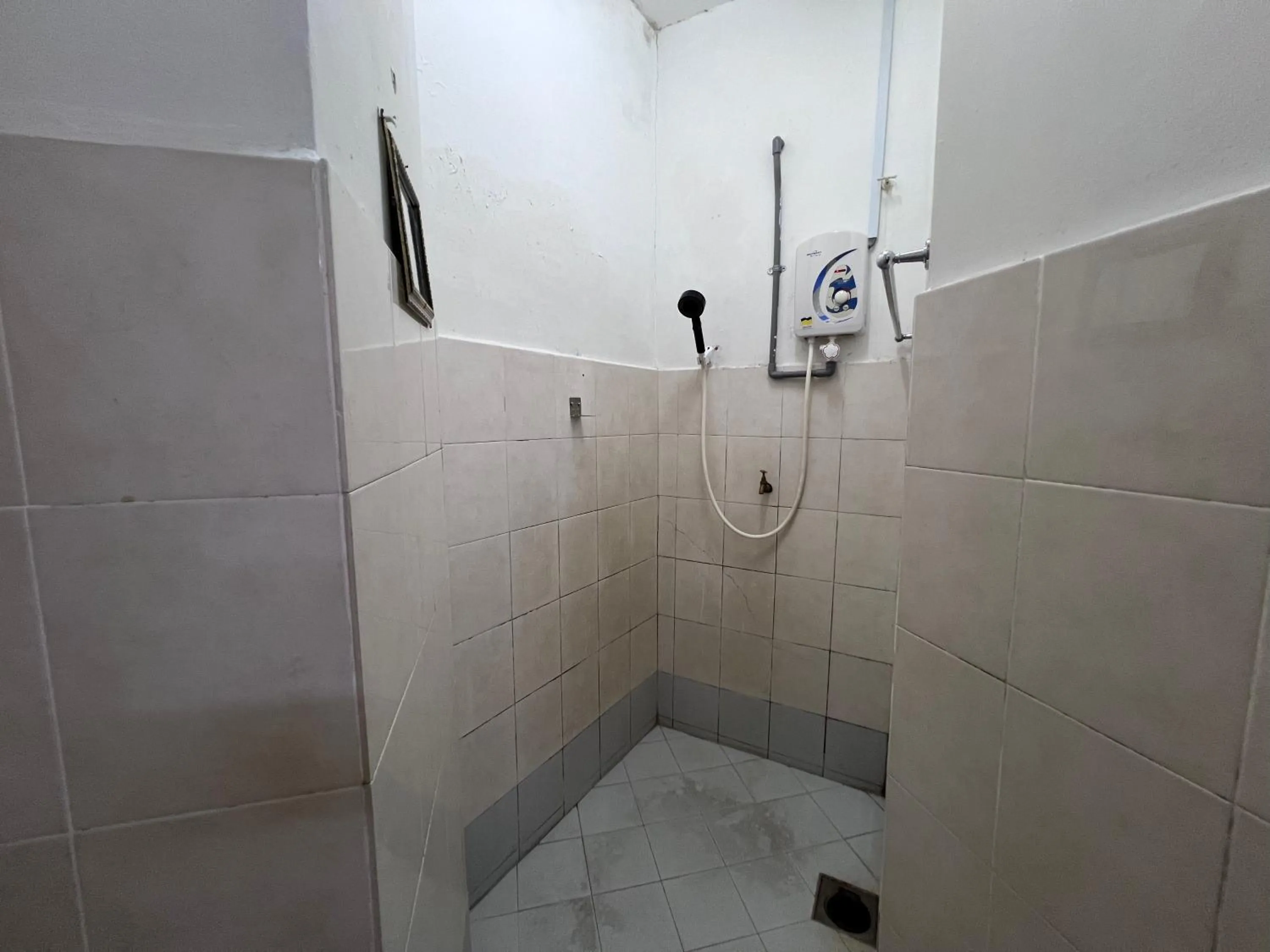 Shower in Seri Kemaman Inn, Chukai Terengganu