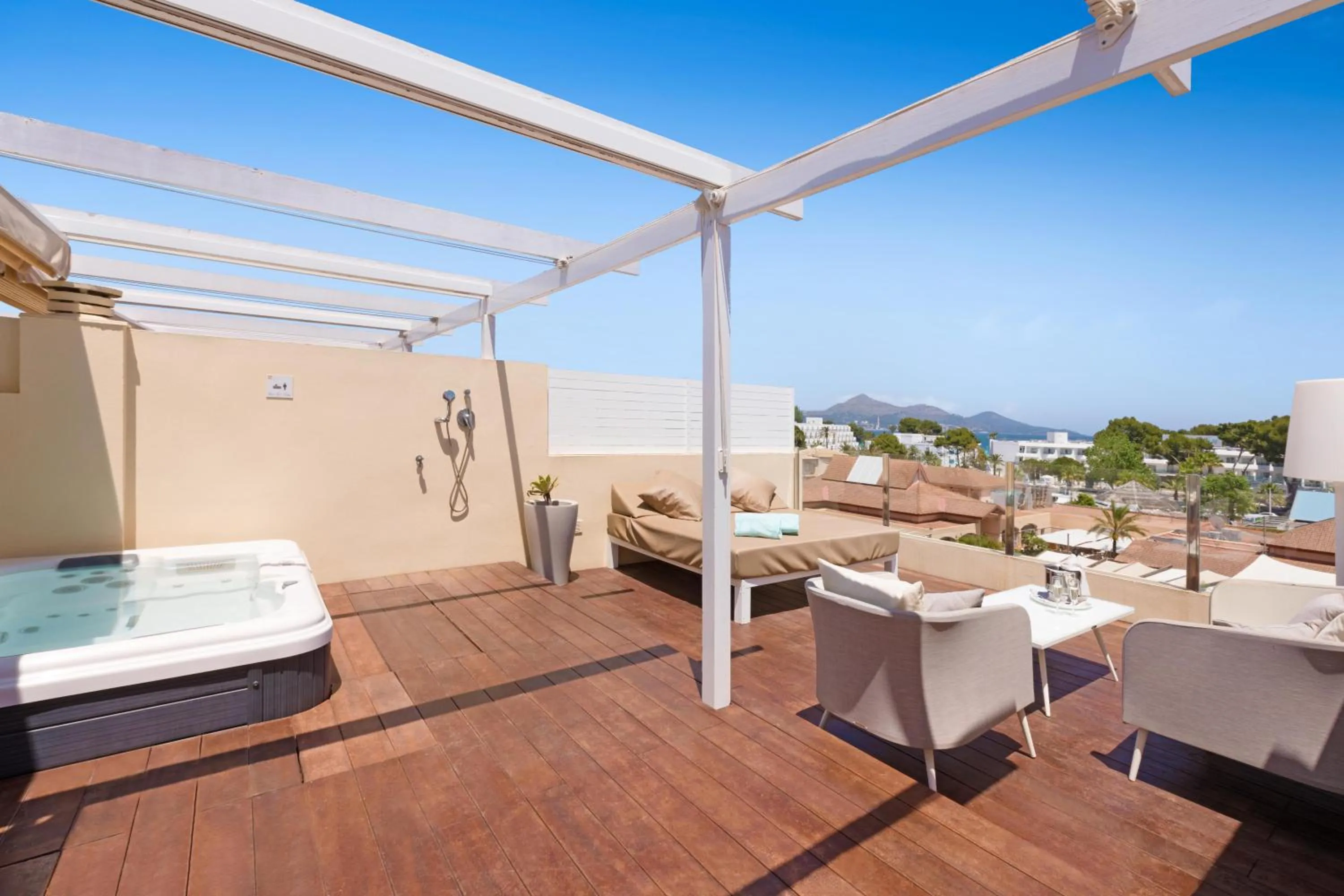 Photo of the whole room in VIVA Blue & Spa