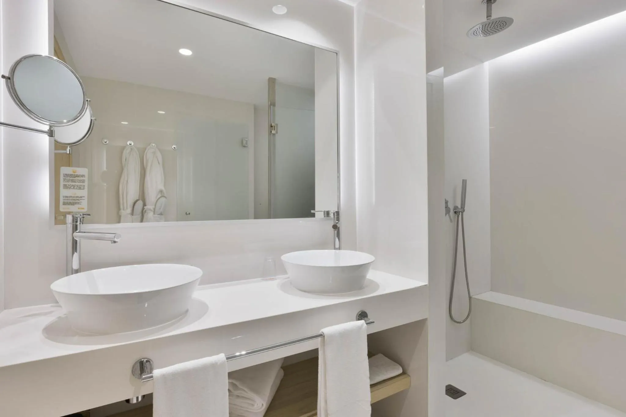 Bathroom in VIVA Blue & Spa