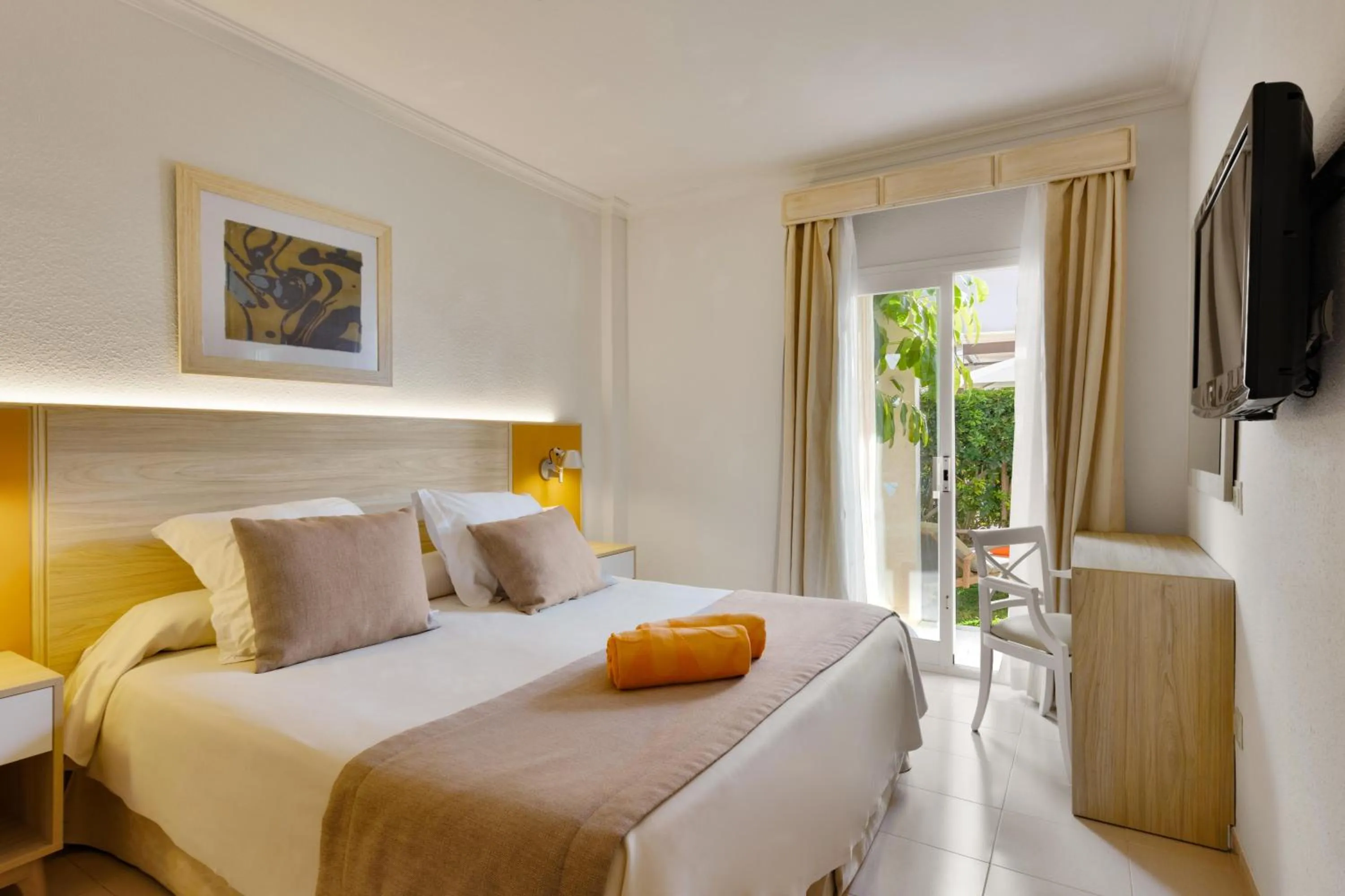 Photo of the whole room, Bed in VIVA Blue & Spa