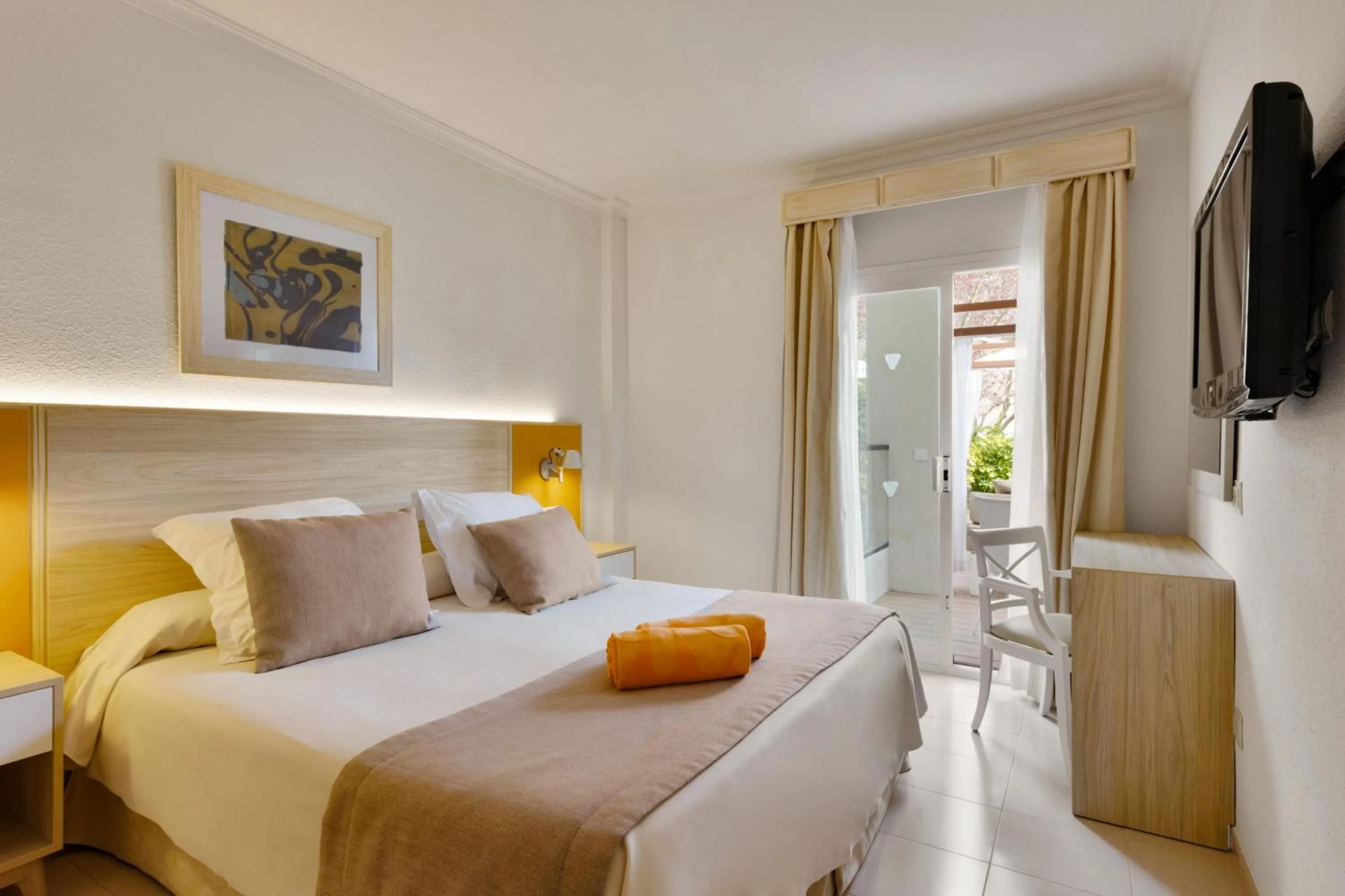 Photo of the whole room, Bed in VIVA Blue & Spa