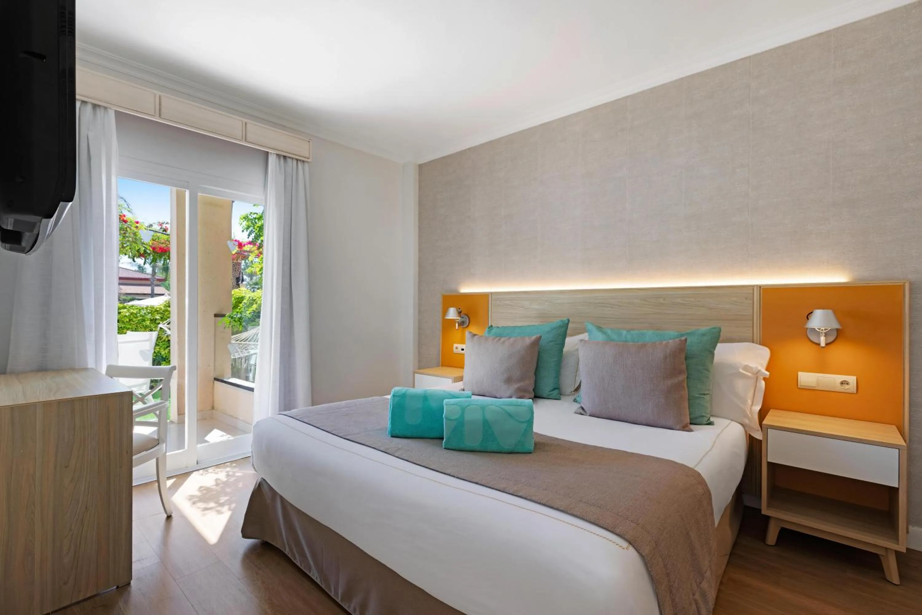 Photo of the whole room, Bed in VIVA Blue & Spa