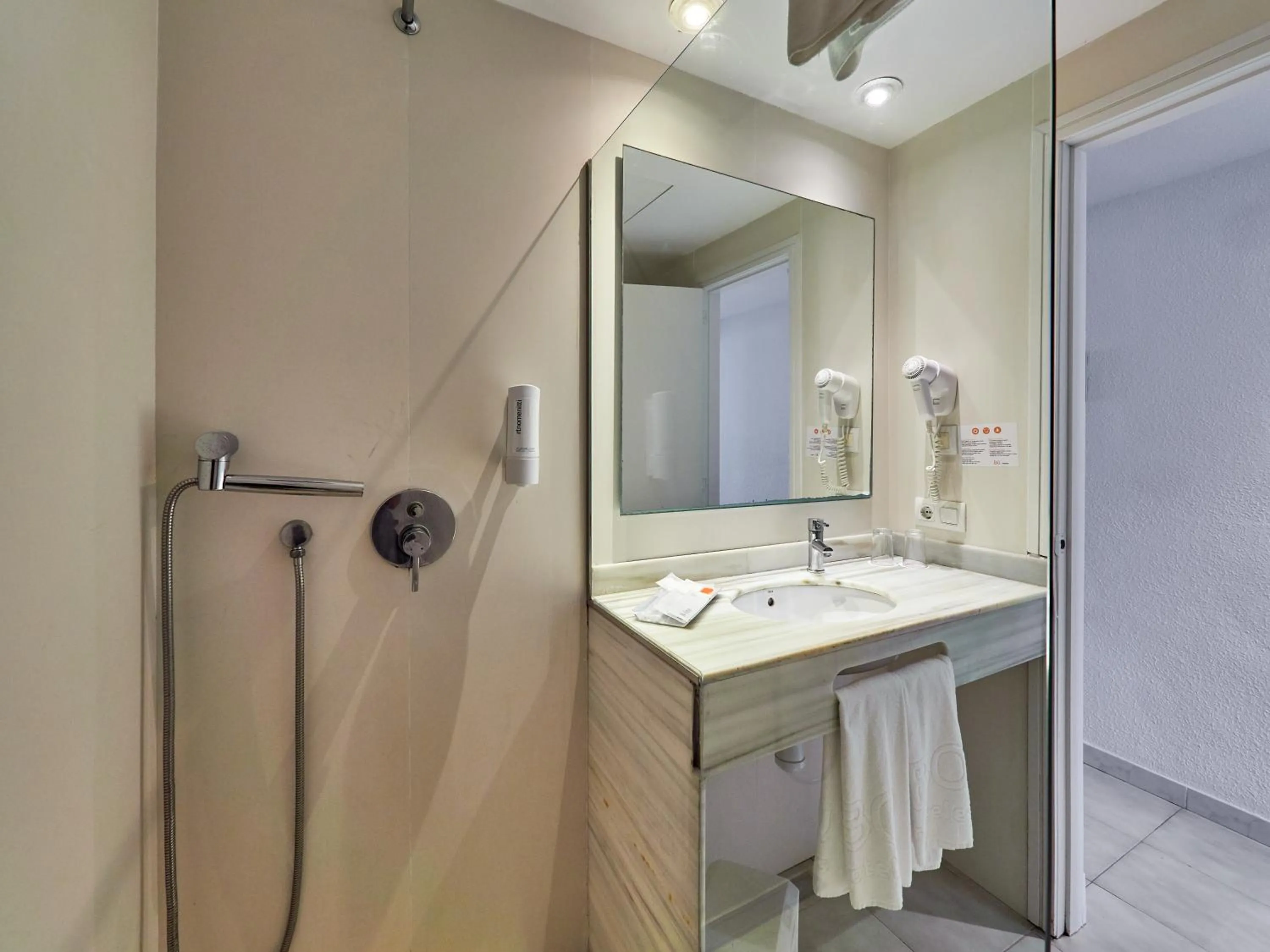 Bathroom in BQ Alcudia Sun Village