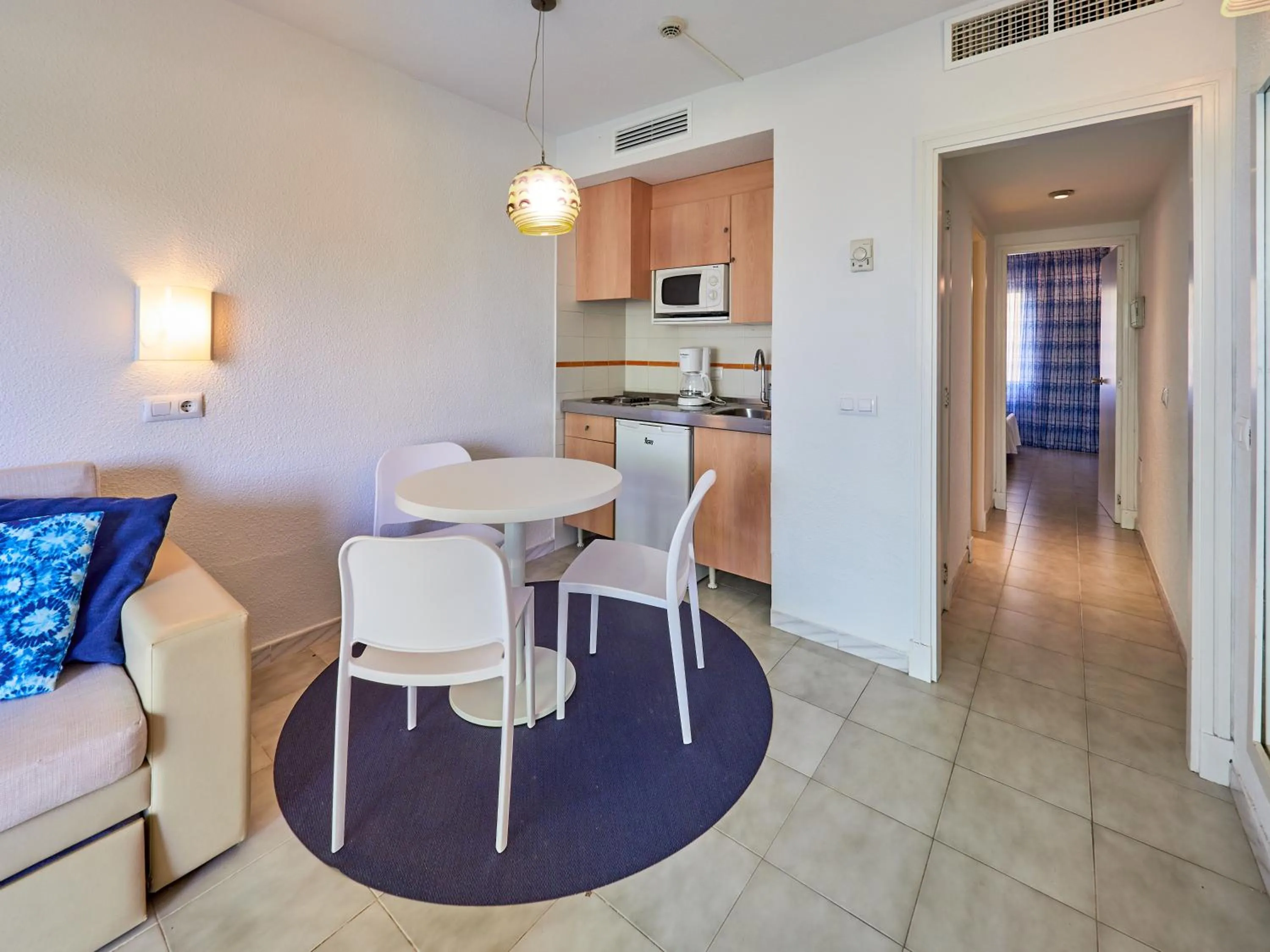 Kitchen or kitchenette in BQ Alcudia Sun Village