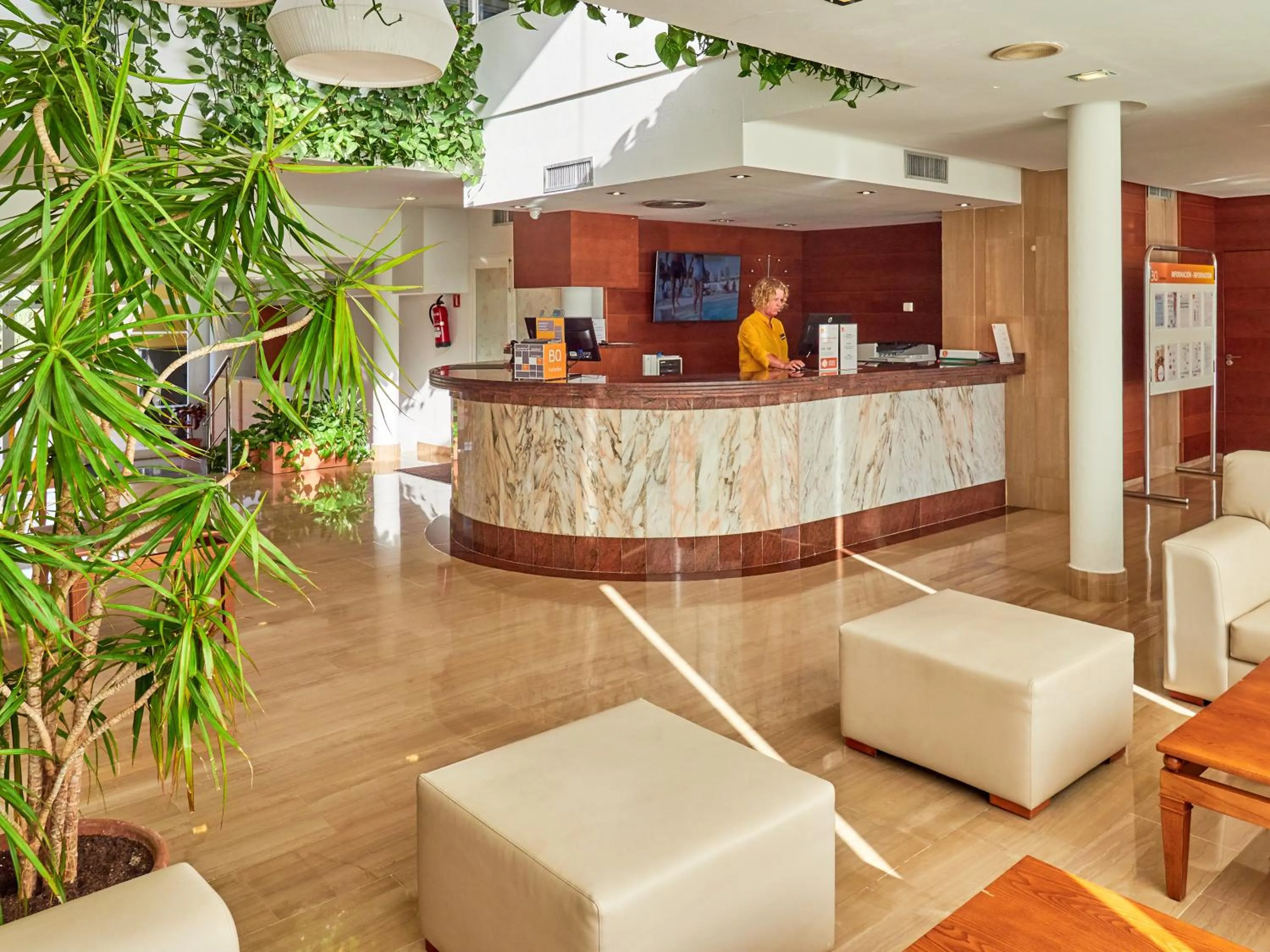 Lobby or reception in BQ Alcudia Sun Village