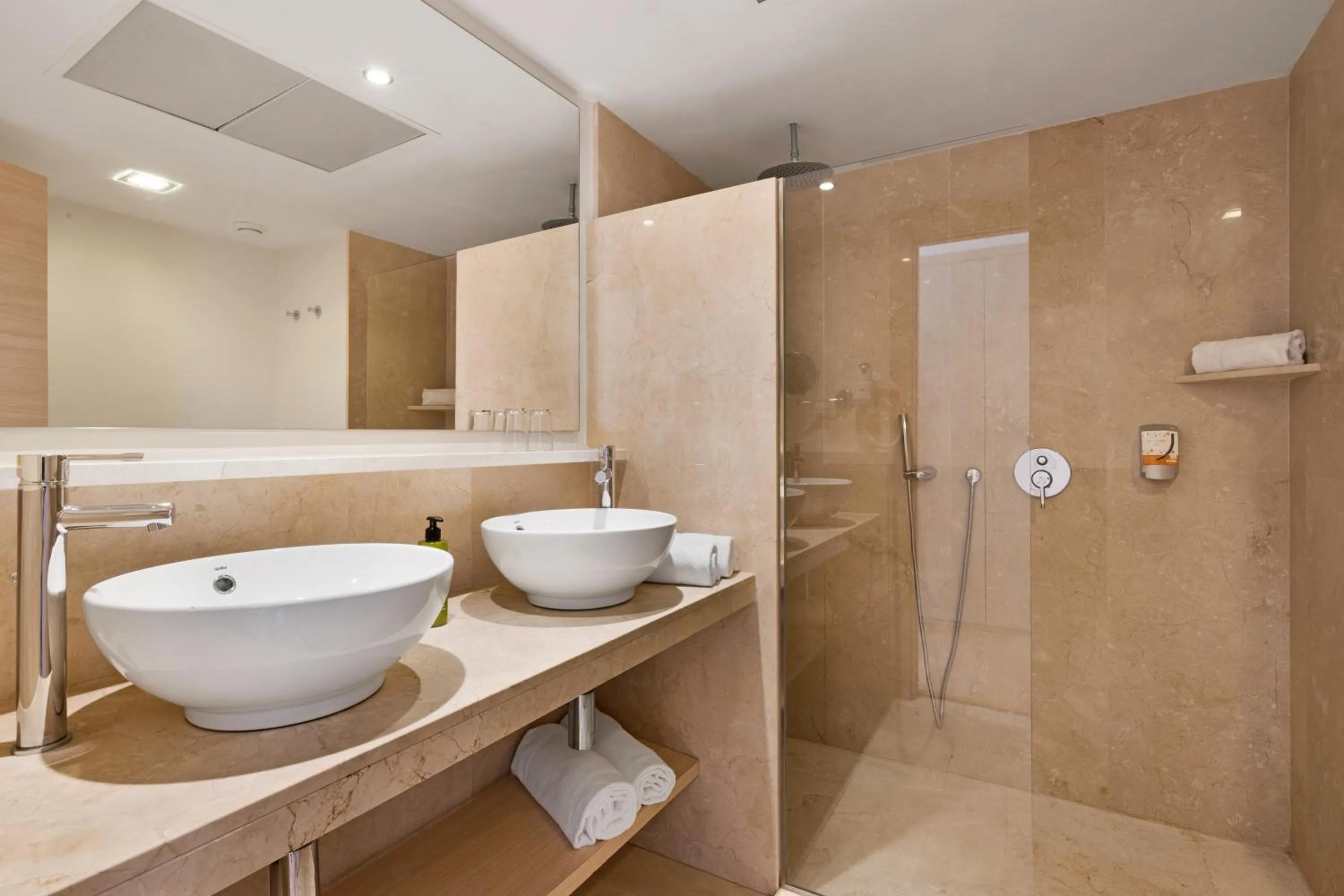 Shower in VIVA Sunrise