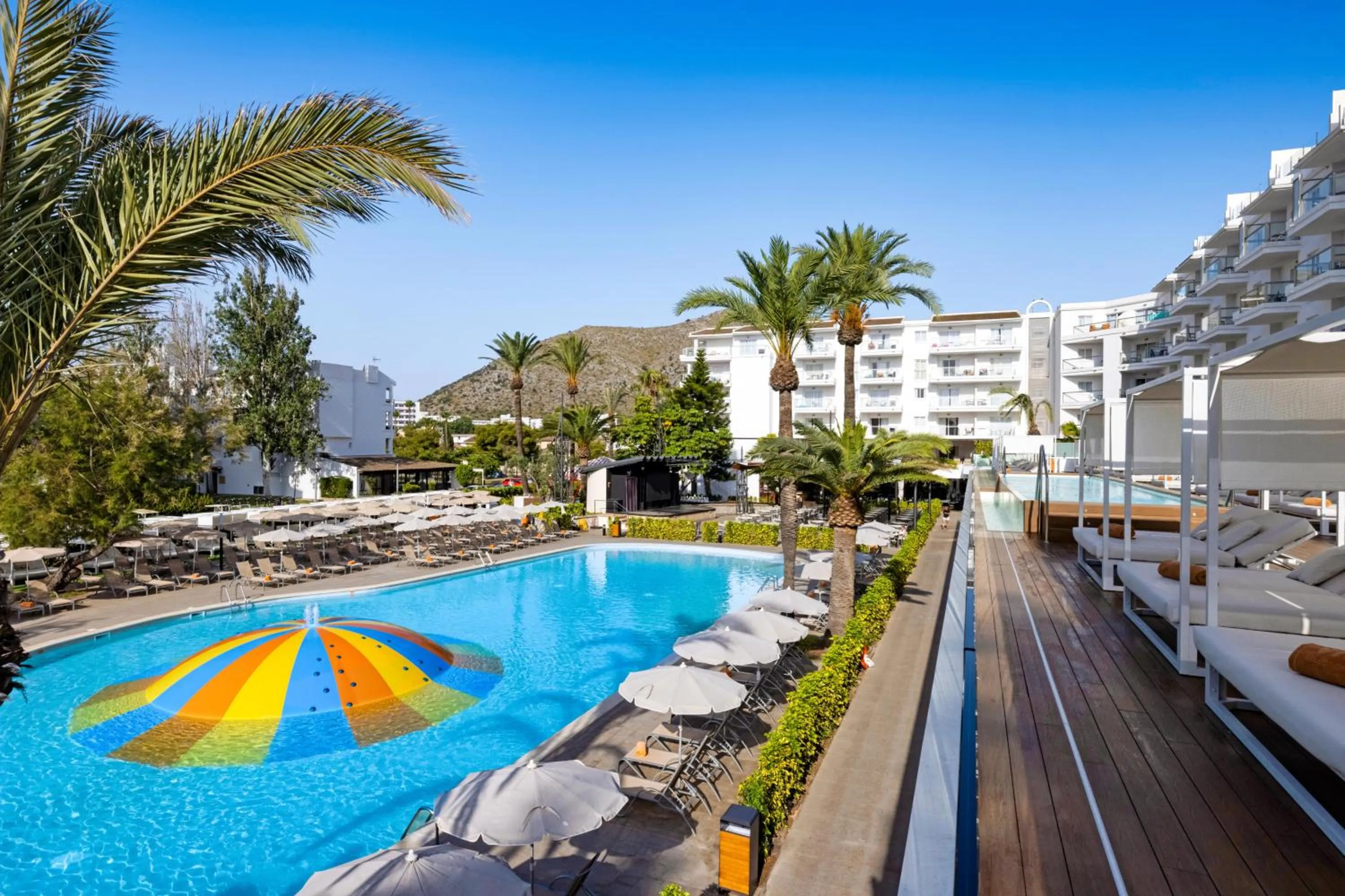 Swimming pool in VIVA Sunrise