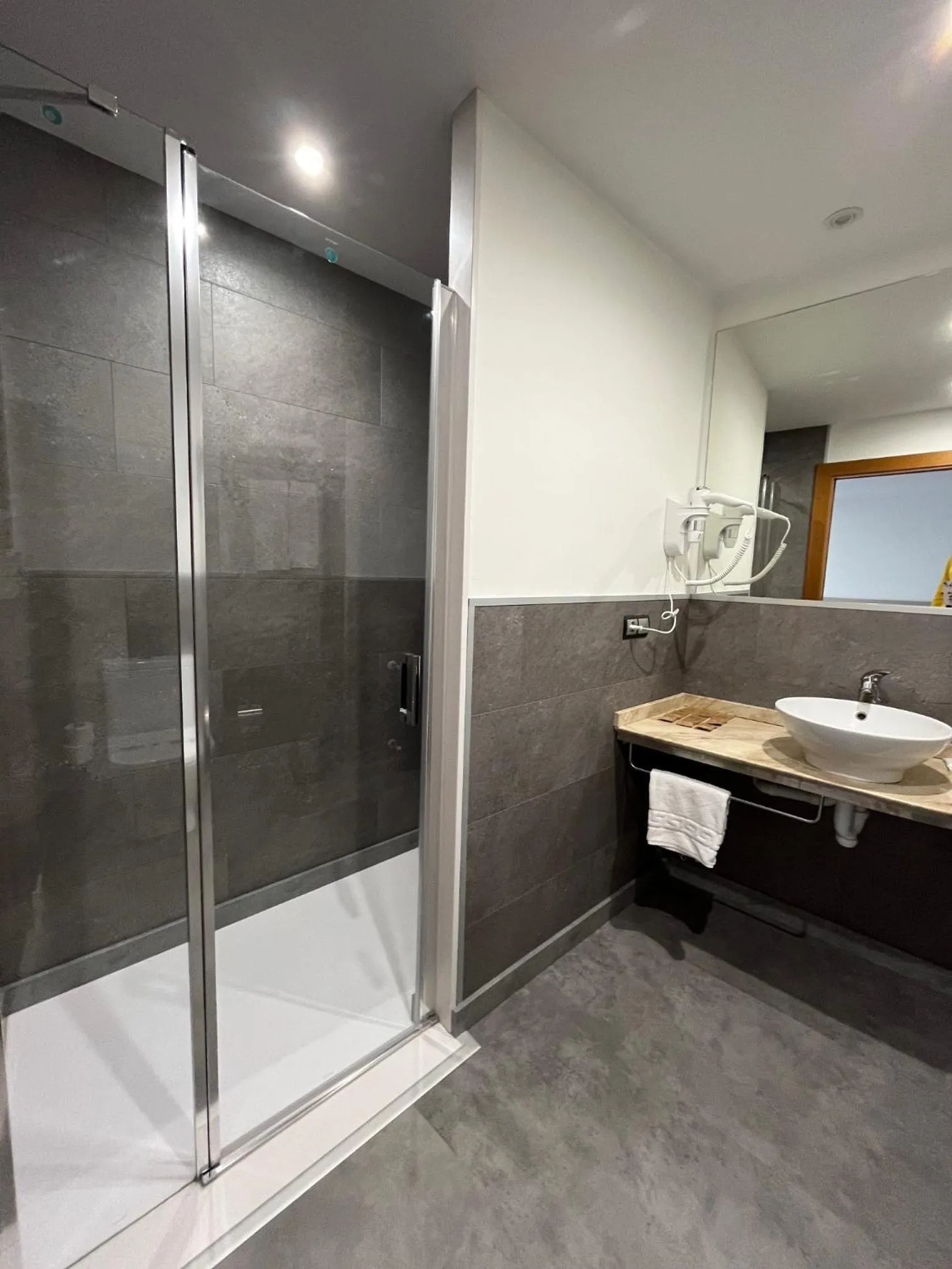 Shower in Hotel Gran Regente